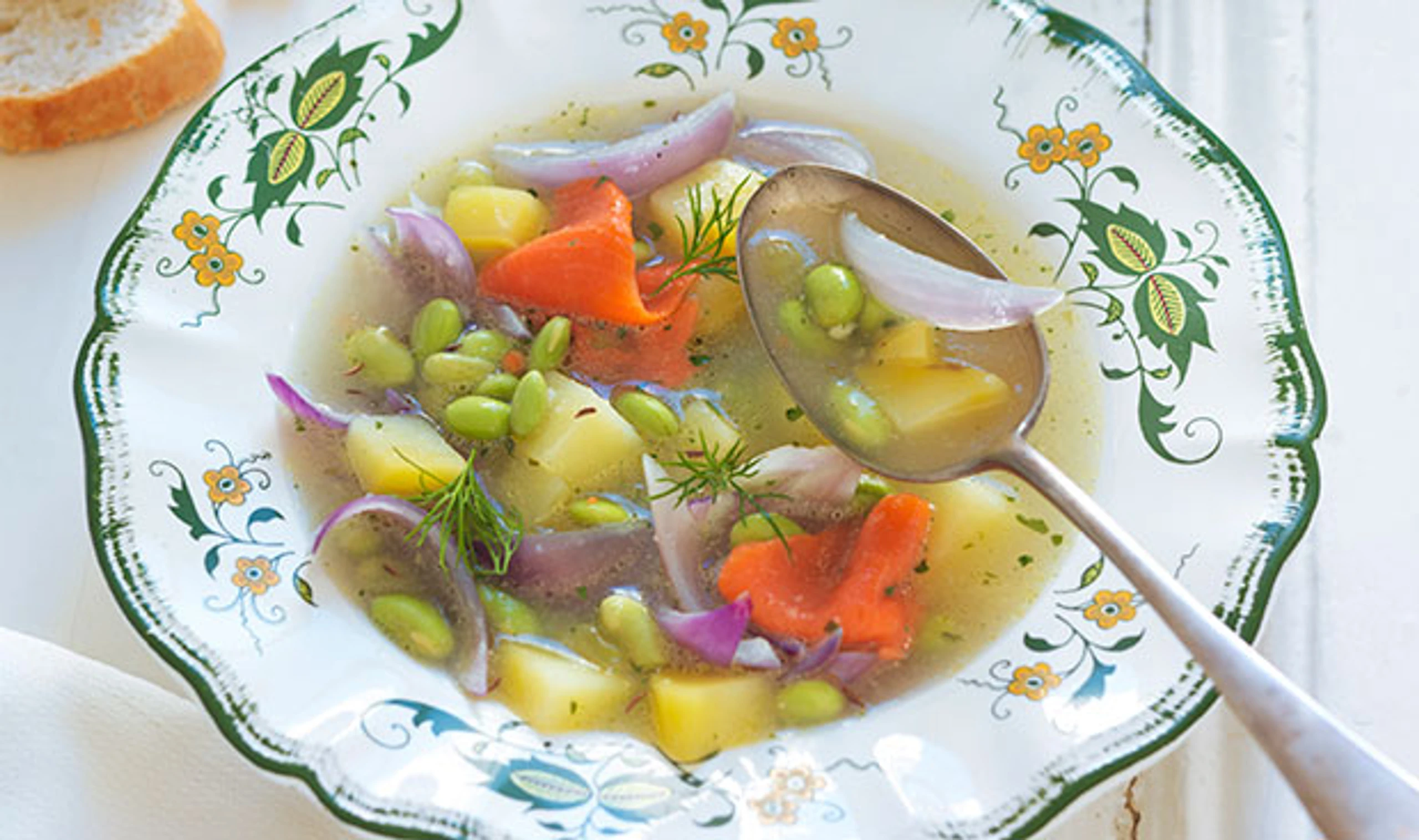 Erdäpfel-Sojabohnensuppe mit Lachs und Dille