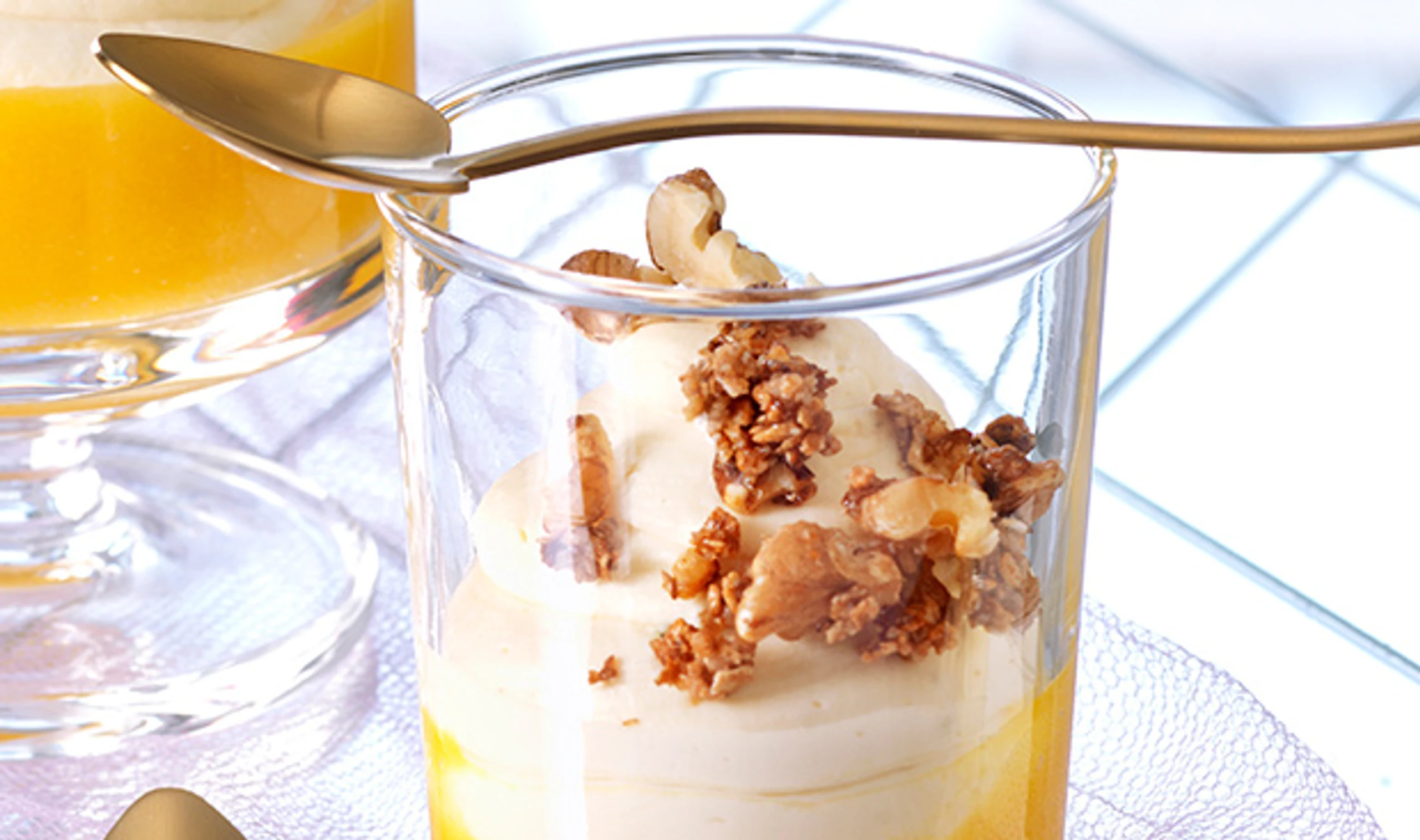 Mascarpone-Mousse mit Crumble