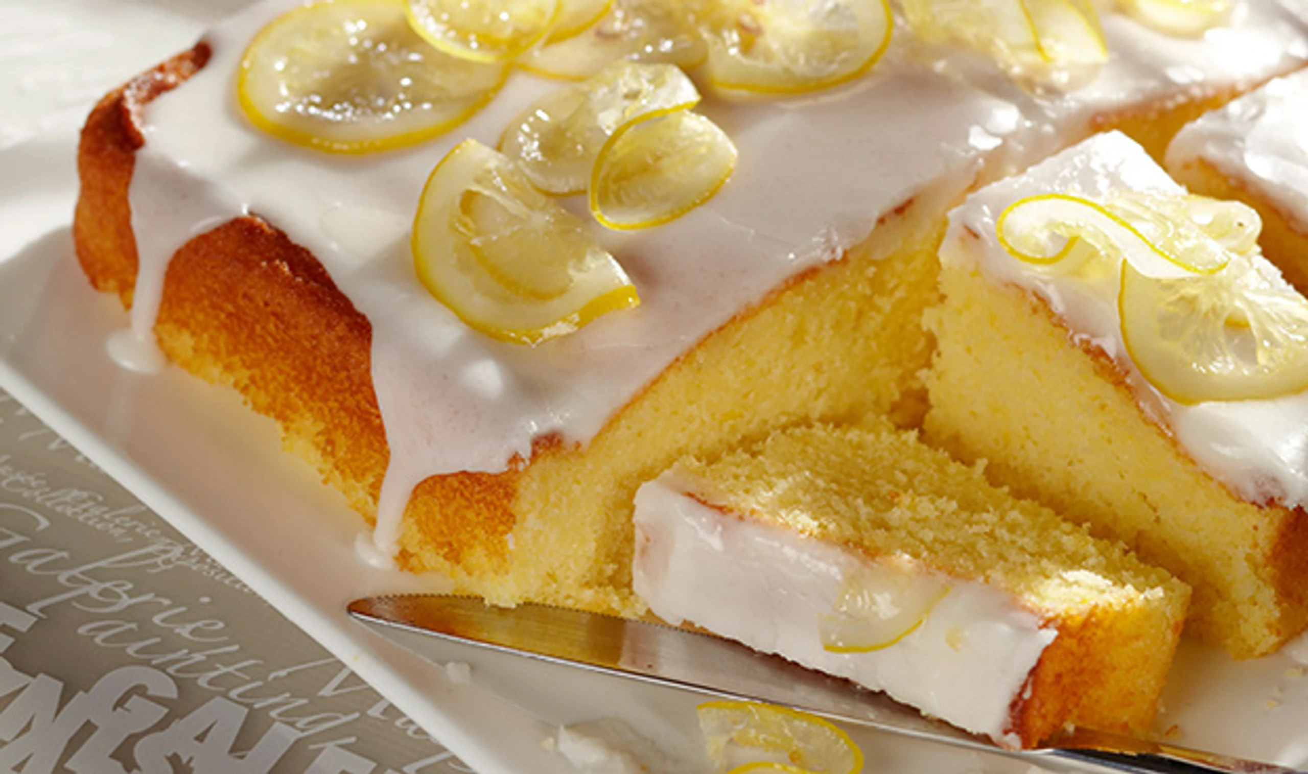 Zitronenkuchen mit Zuckerguss