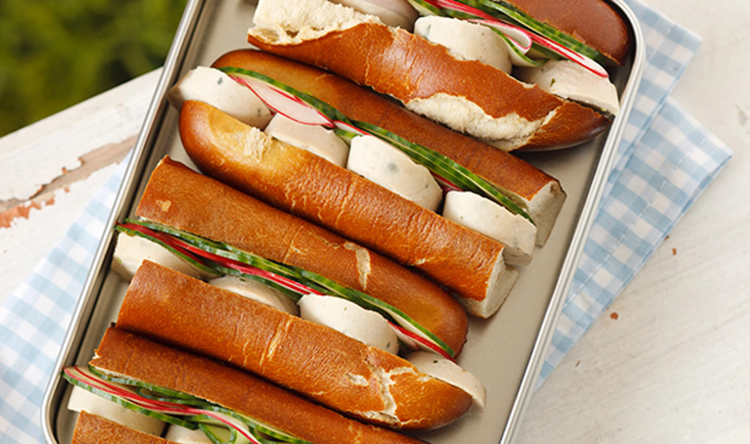 Laugenweckerl mit Weißwurst