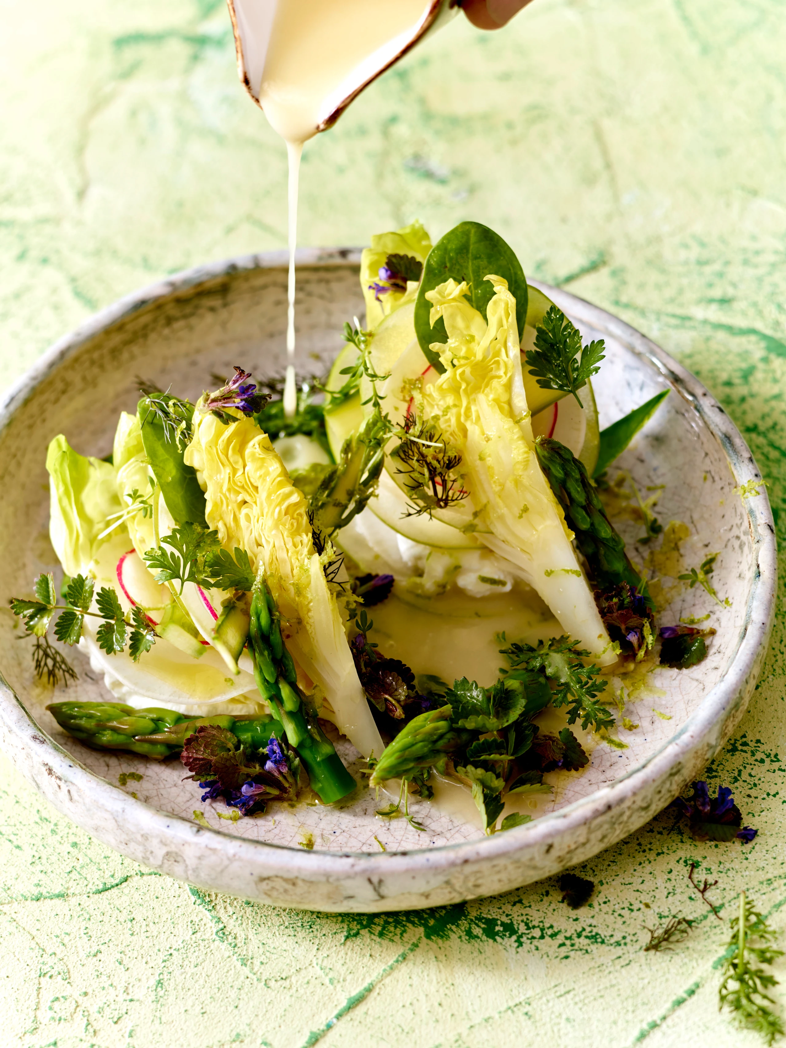 Grüner Spargelsalat mit Apfel und Limette