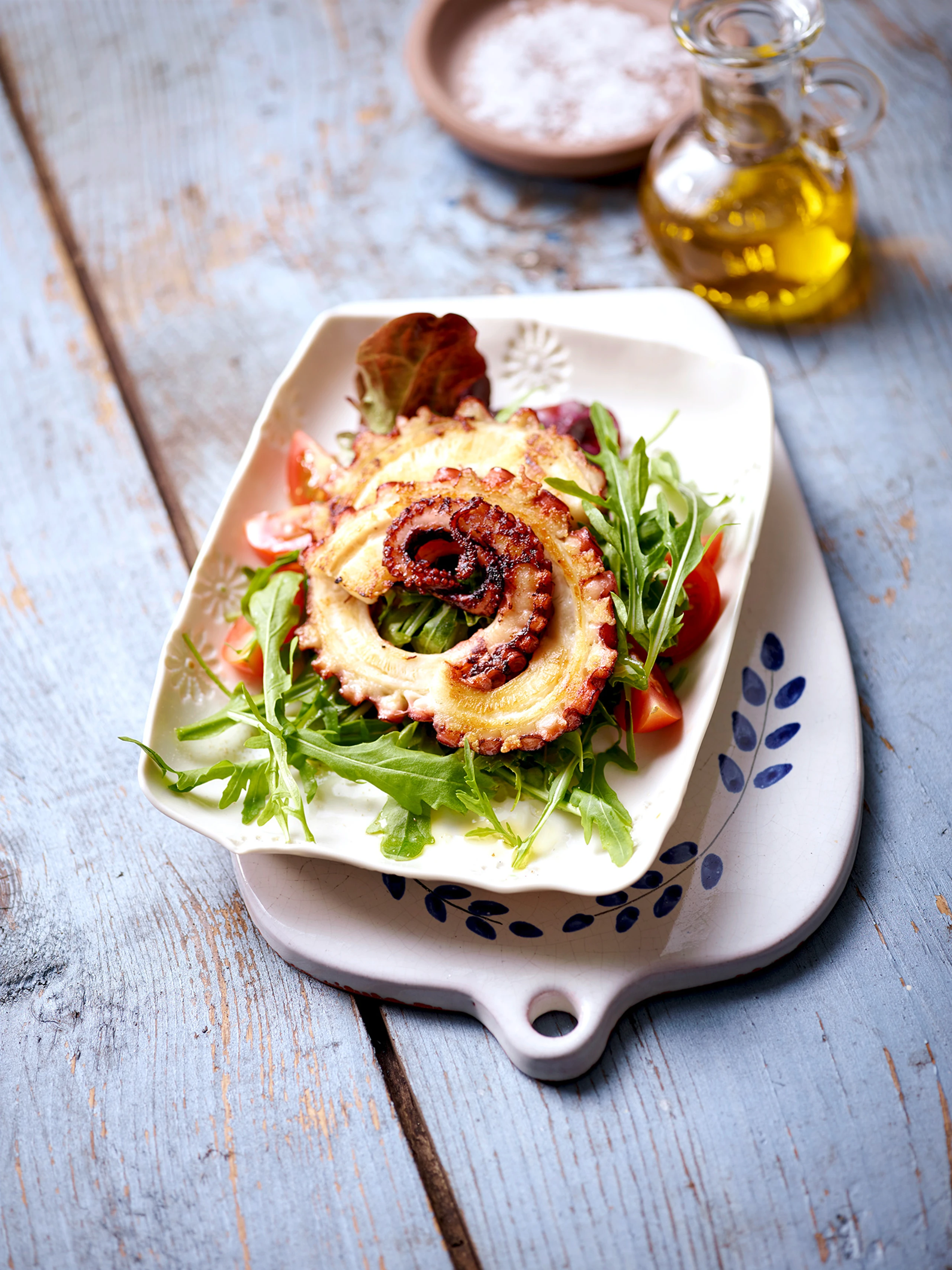 Gegrillter Oktopus auf Rucolasalat