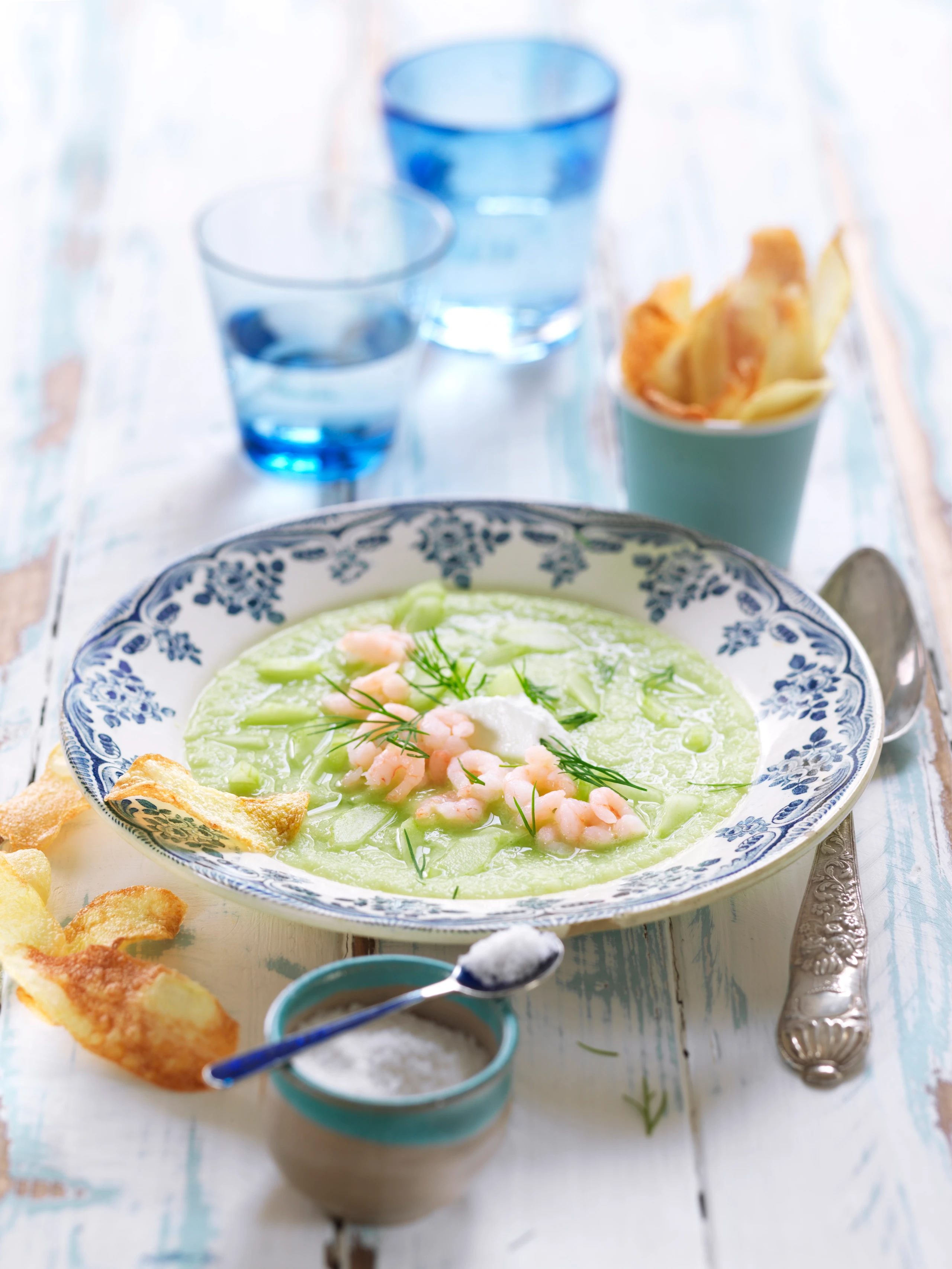 Gurkensuppe mit Krabben