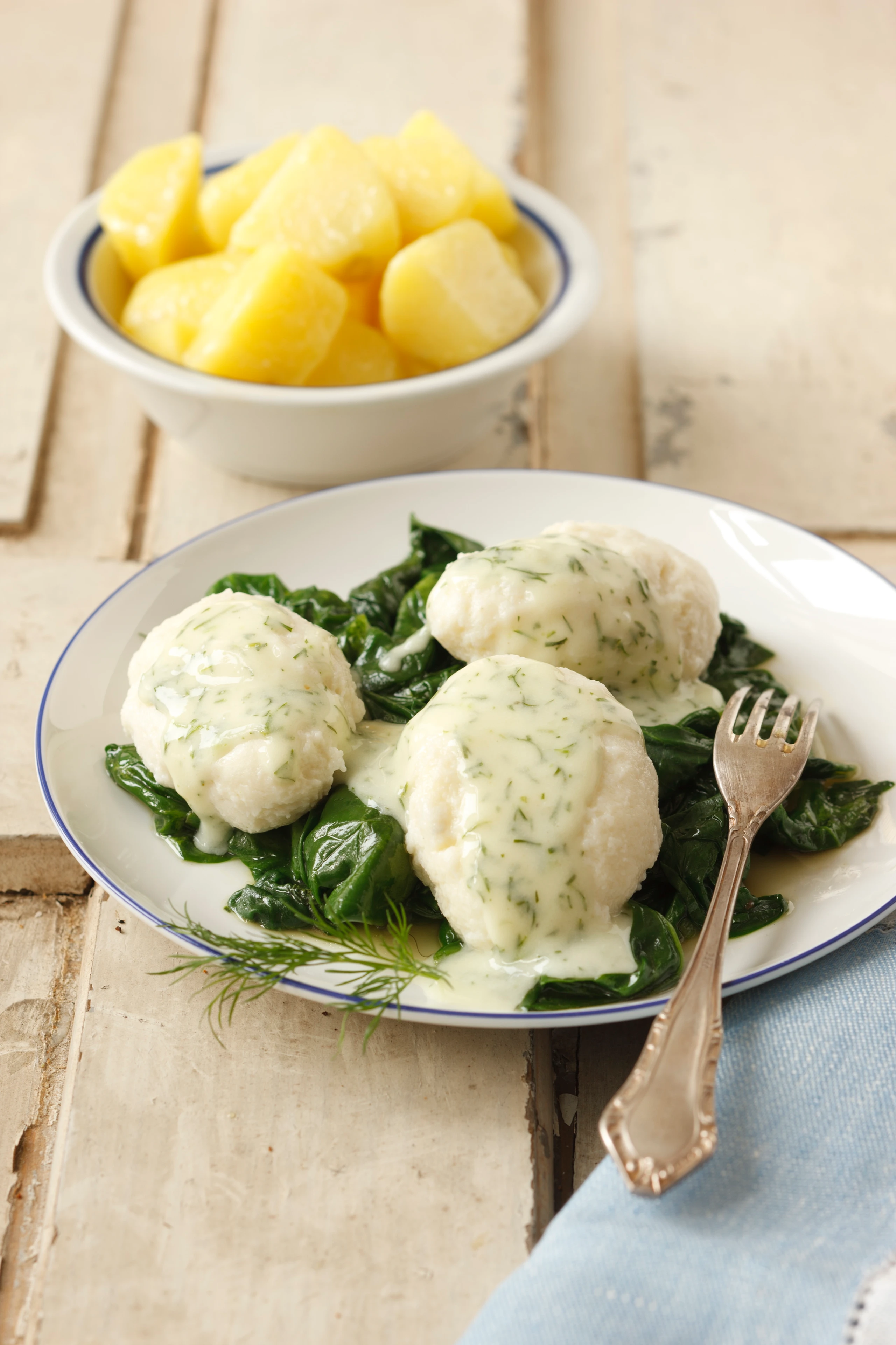 Hechtnockerln mit Blattspinat und Dillsauce