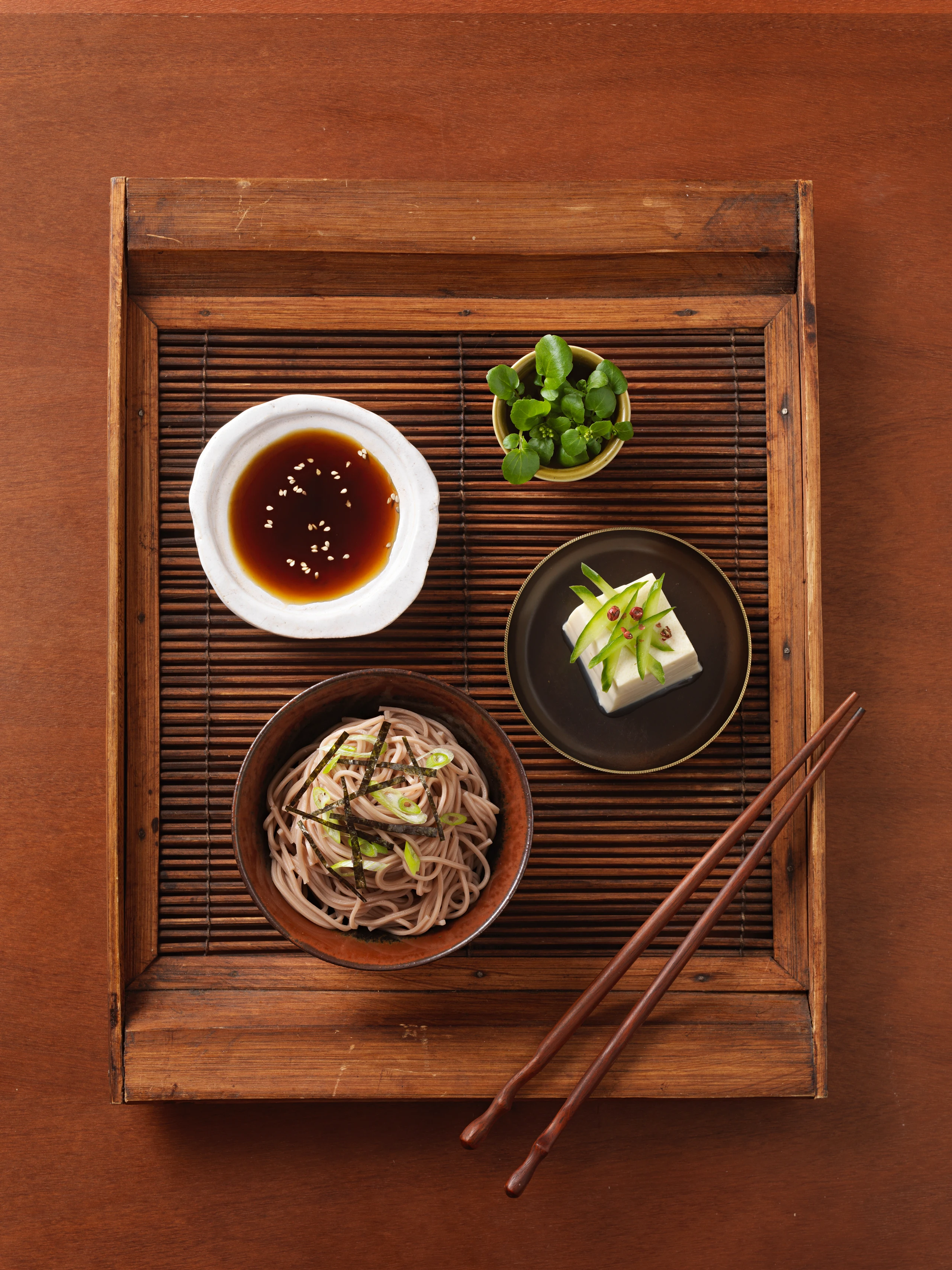 Kalte Soba-Nudeln mit Sesam-Dip