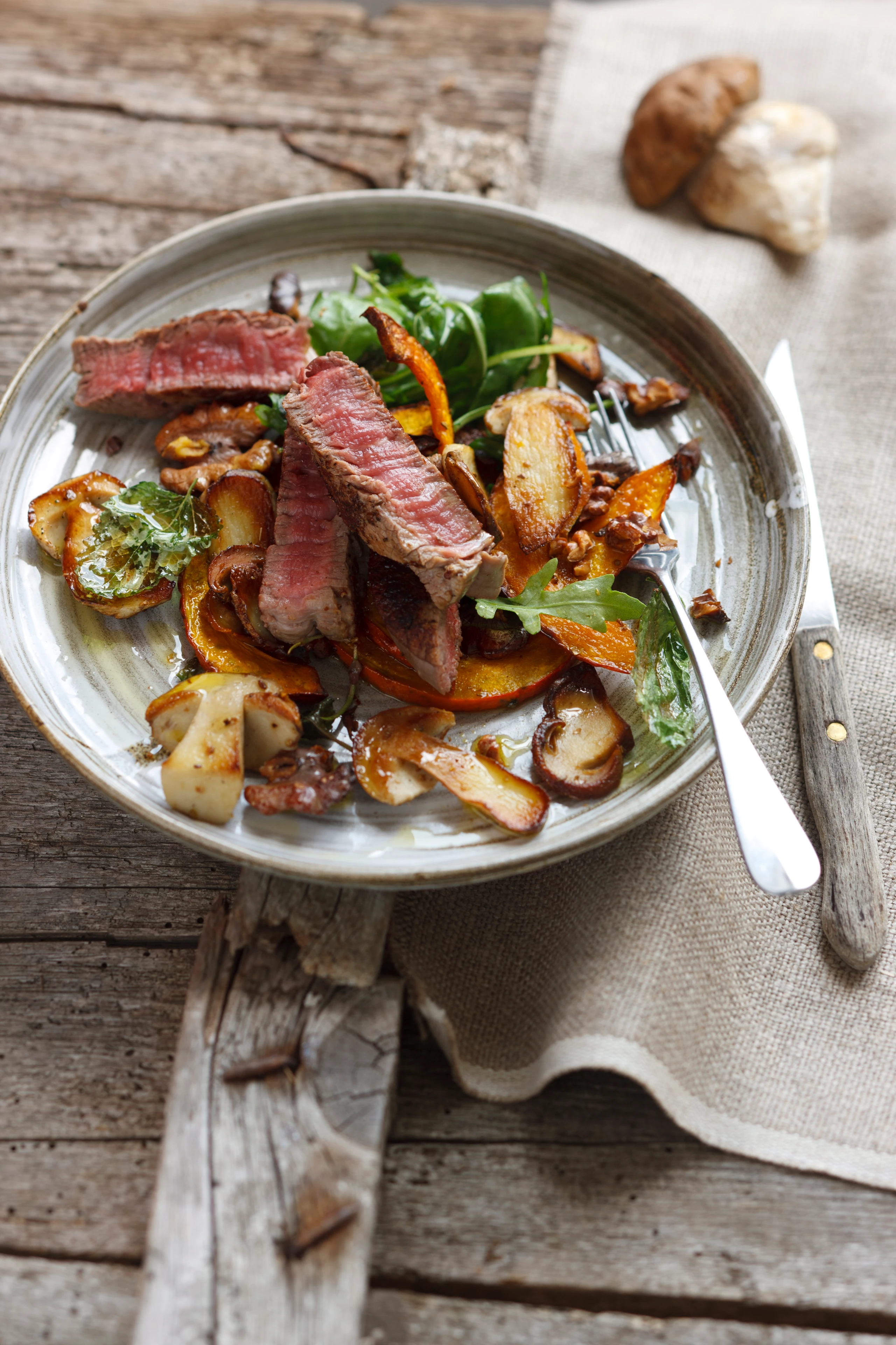 Steinpilz-Kürbis-Salat mit Rindsfilet