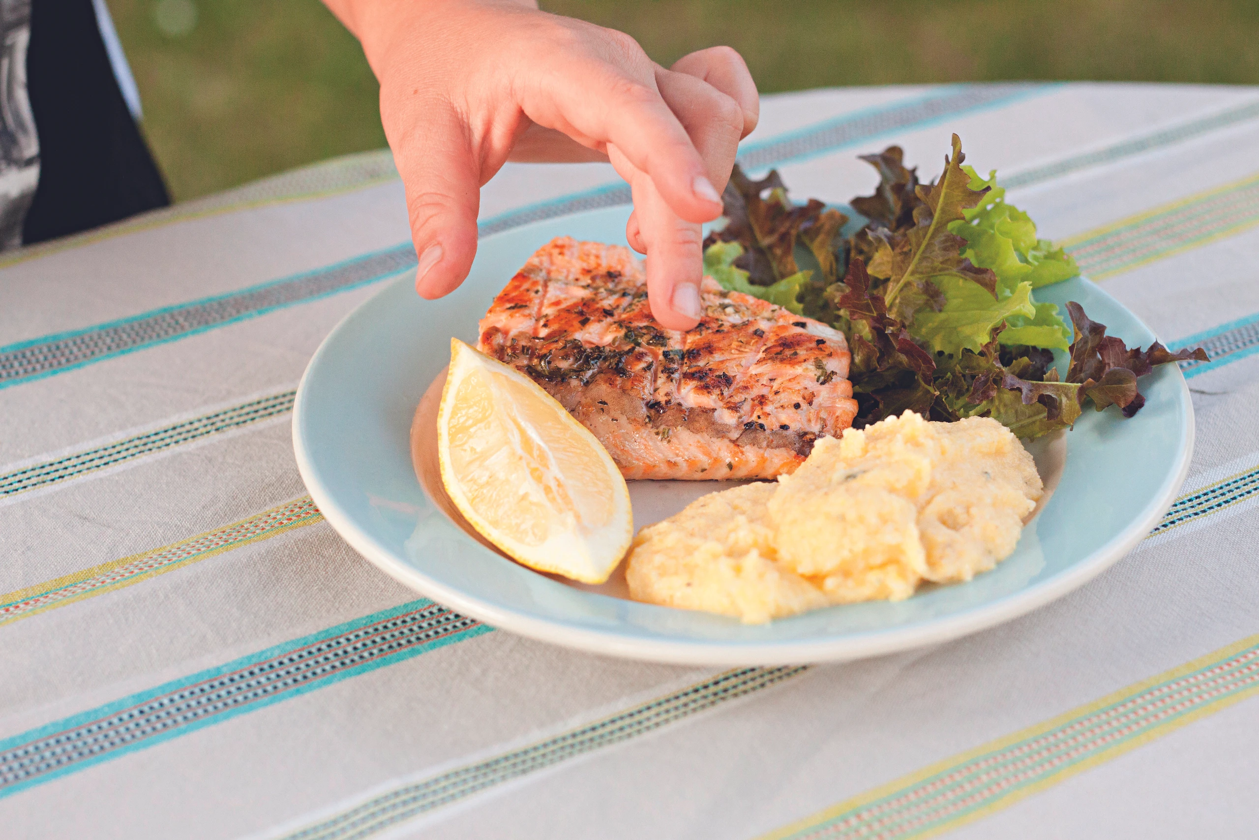 Gegrillter Lachs mit Polenta
