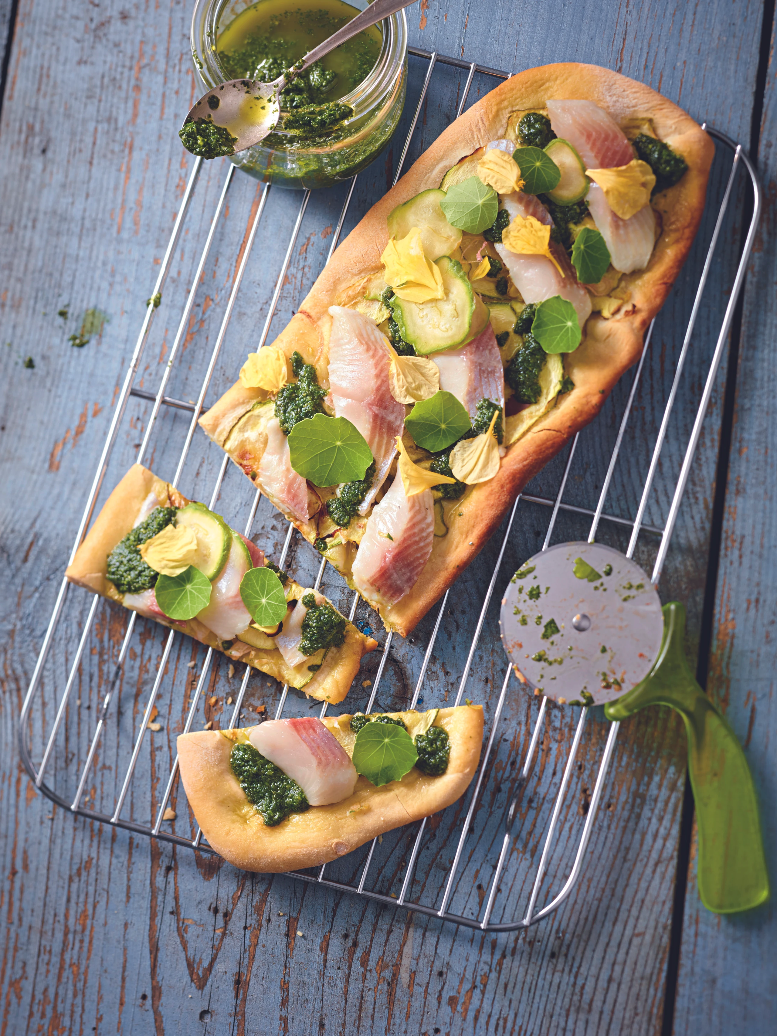 Forellenpizza mit Pesto