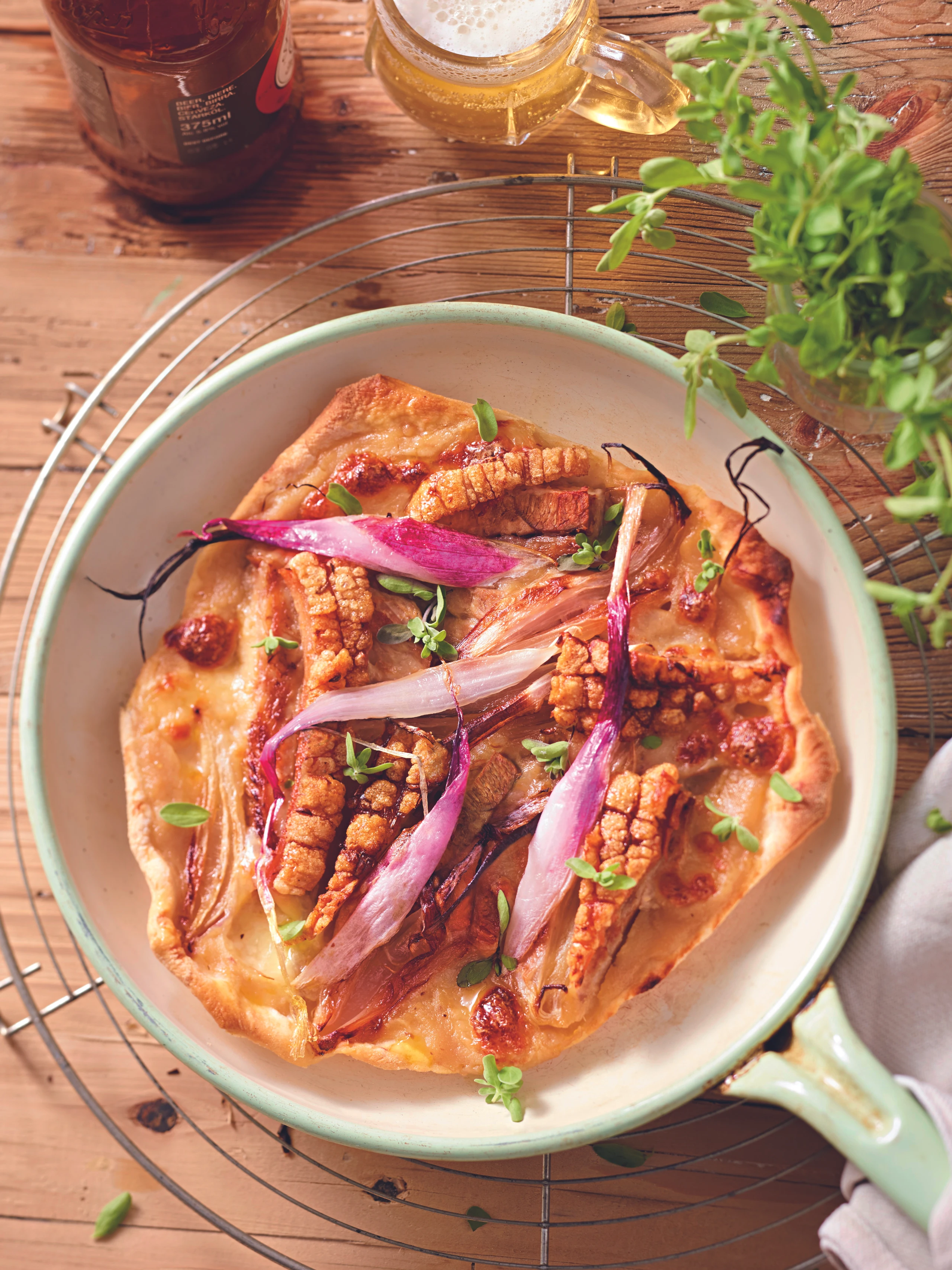 Kümmelbraten-Pizza mit Apfel