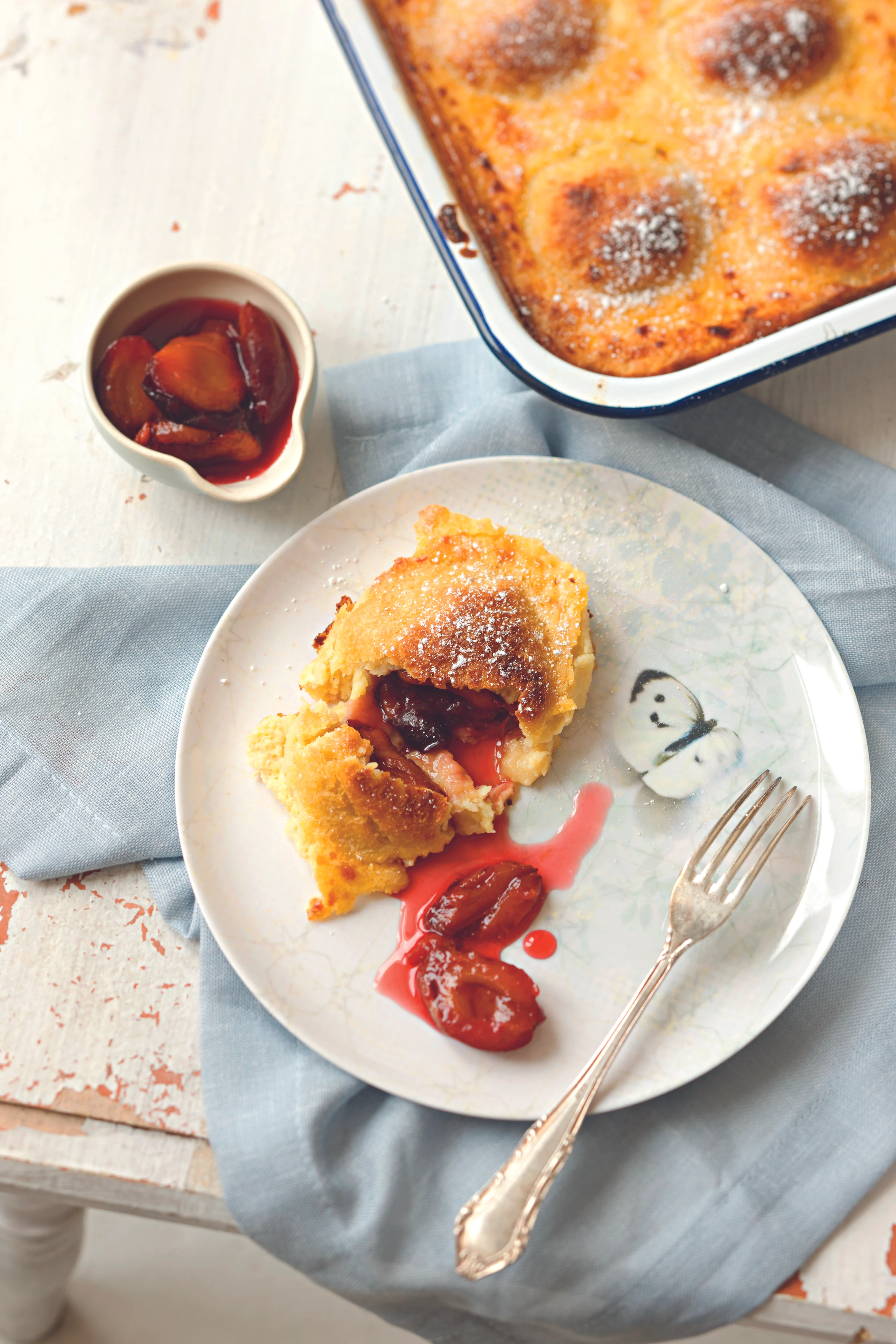 Gebackene Zwetschkenknödel mit Zwetschkenragout
