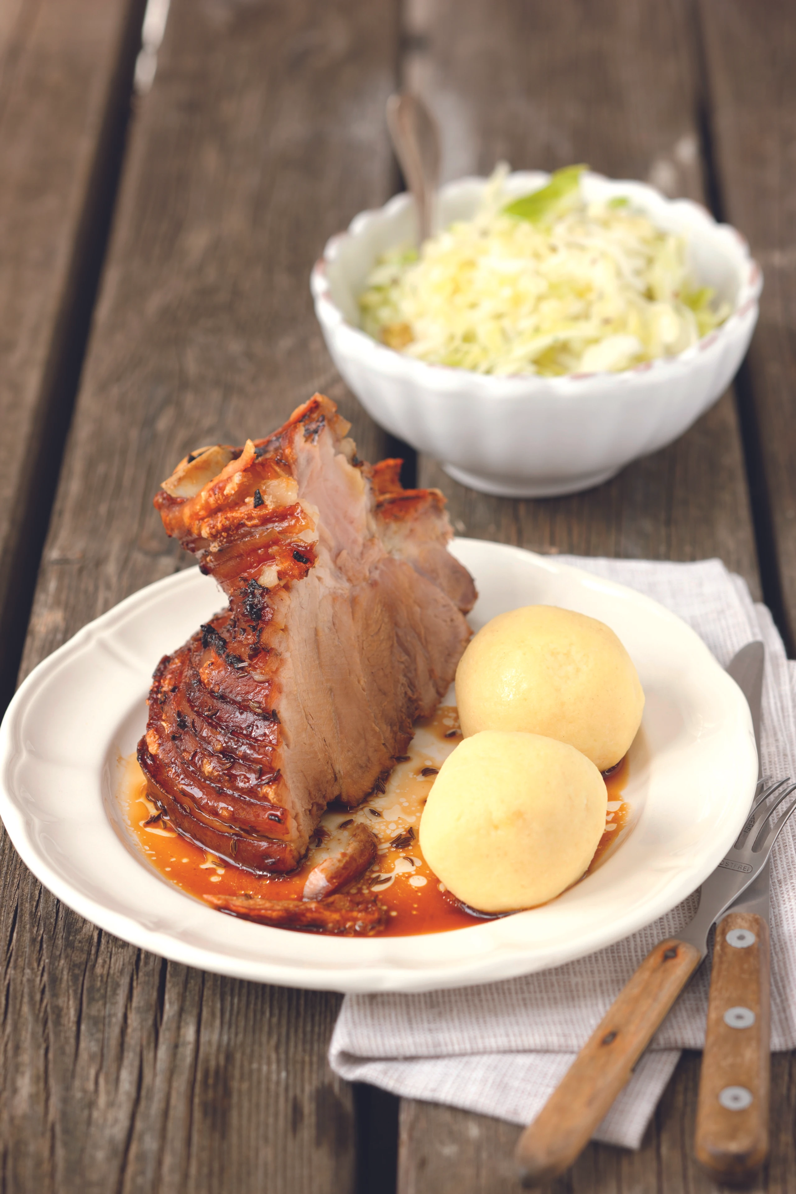 Schweinsstelze mit Krautsalat