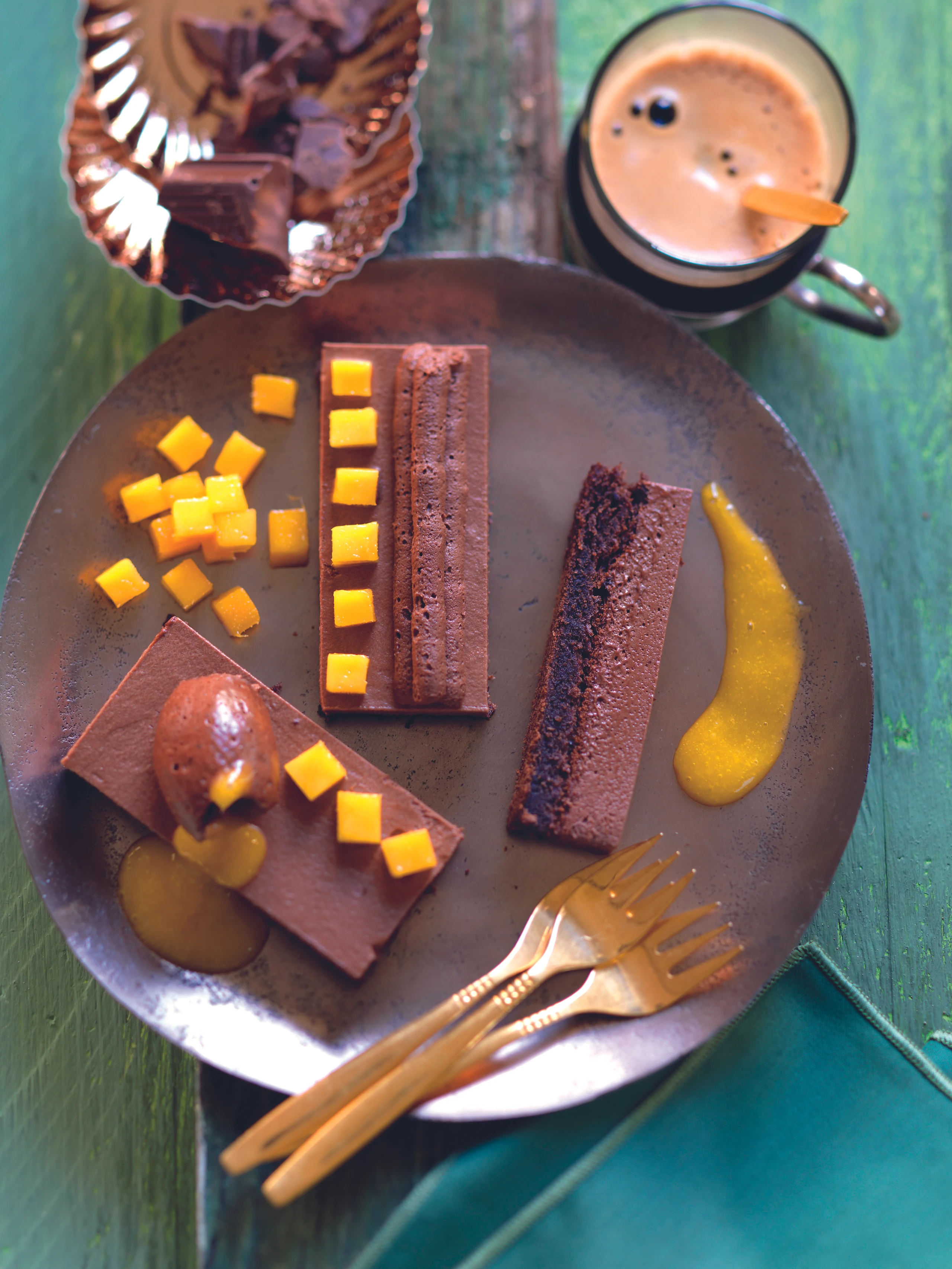 Schokomousse-Schnitte mit Mango