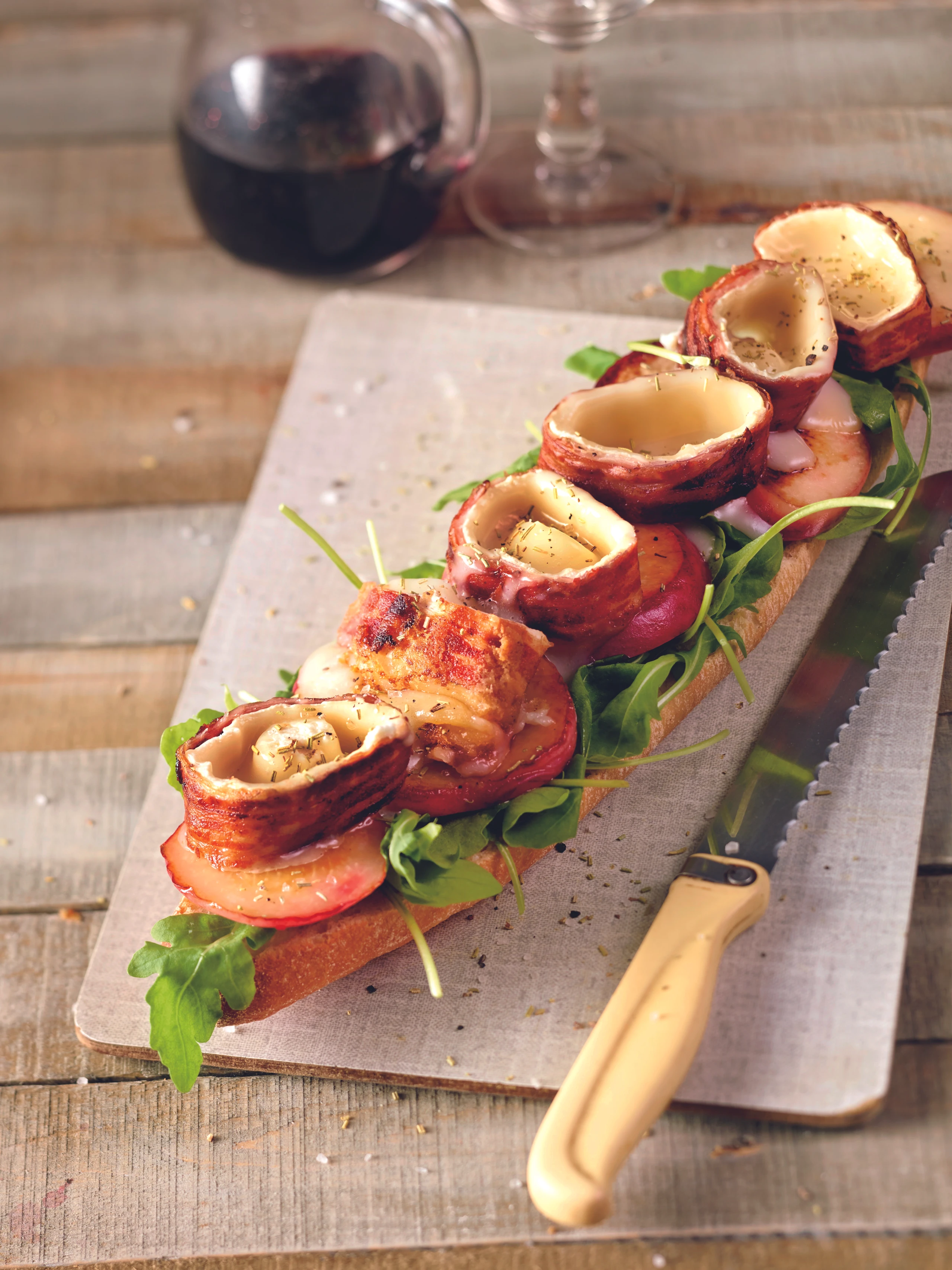 Ziegenkäse-Speck-Ciabatta mit Pfirsich