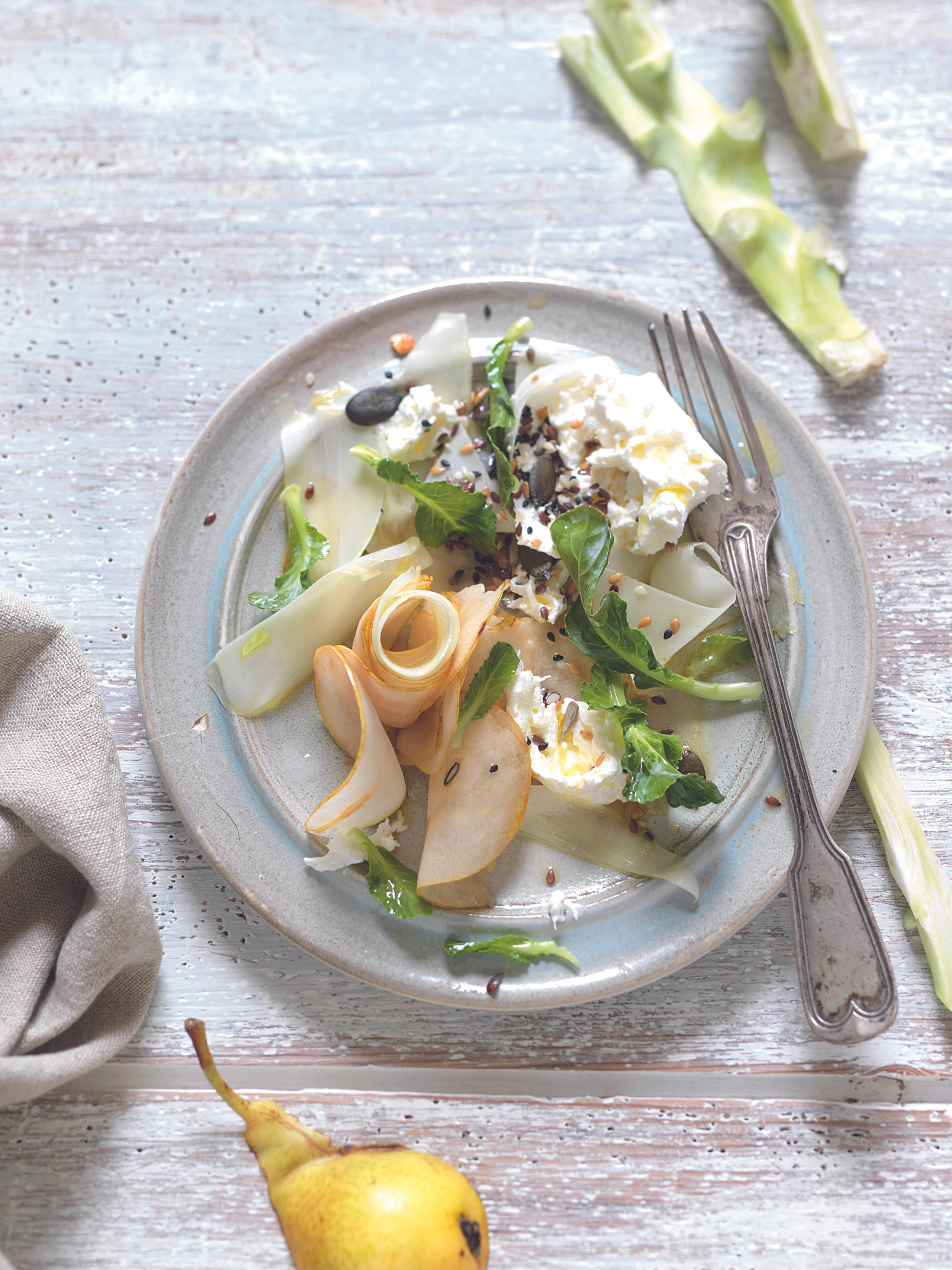 Brokkolistamm-Salat mit Burrata