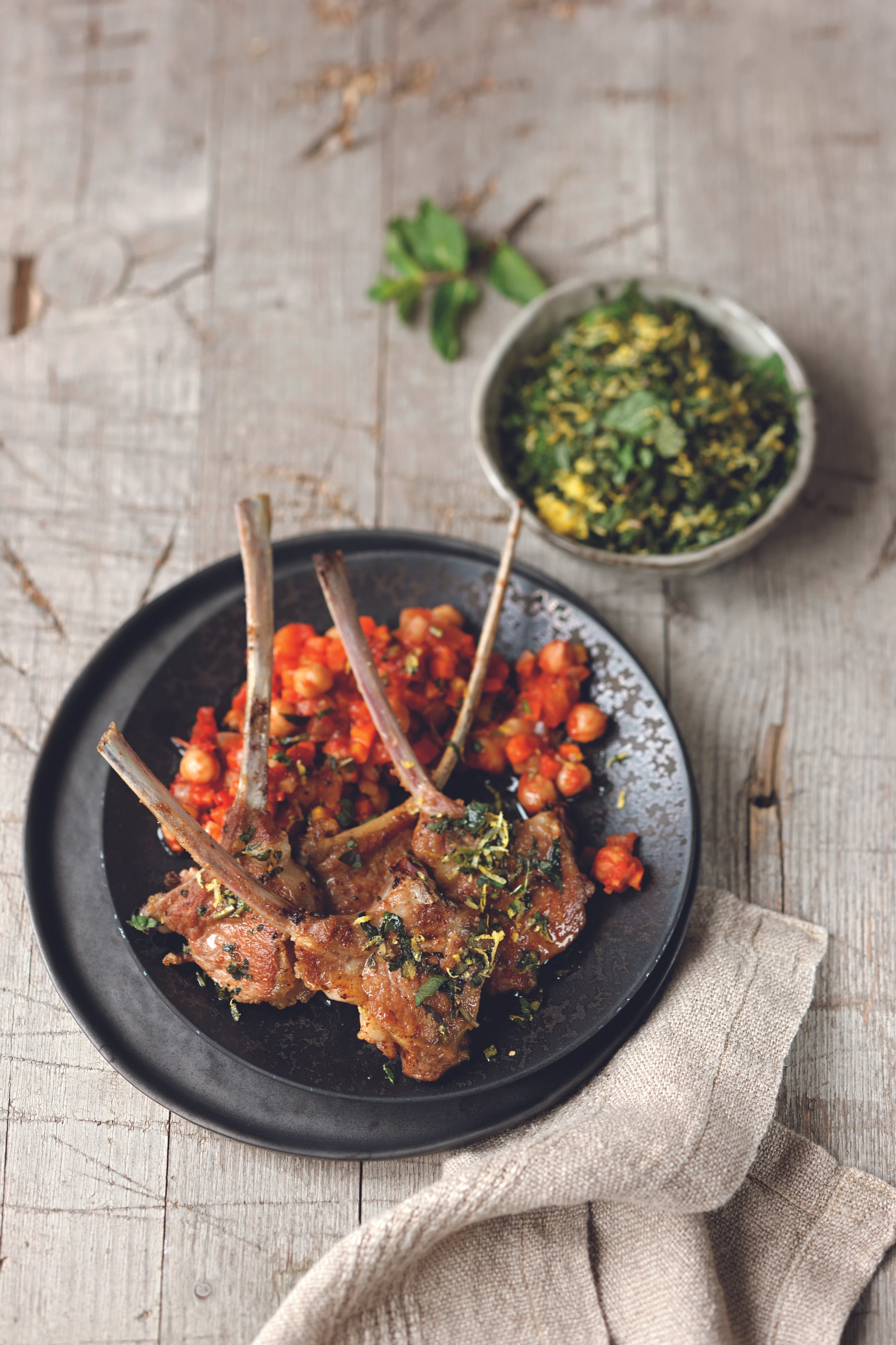 Lamm mit Zitrone, Minze und Kichererbsen