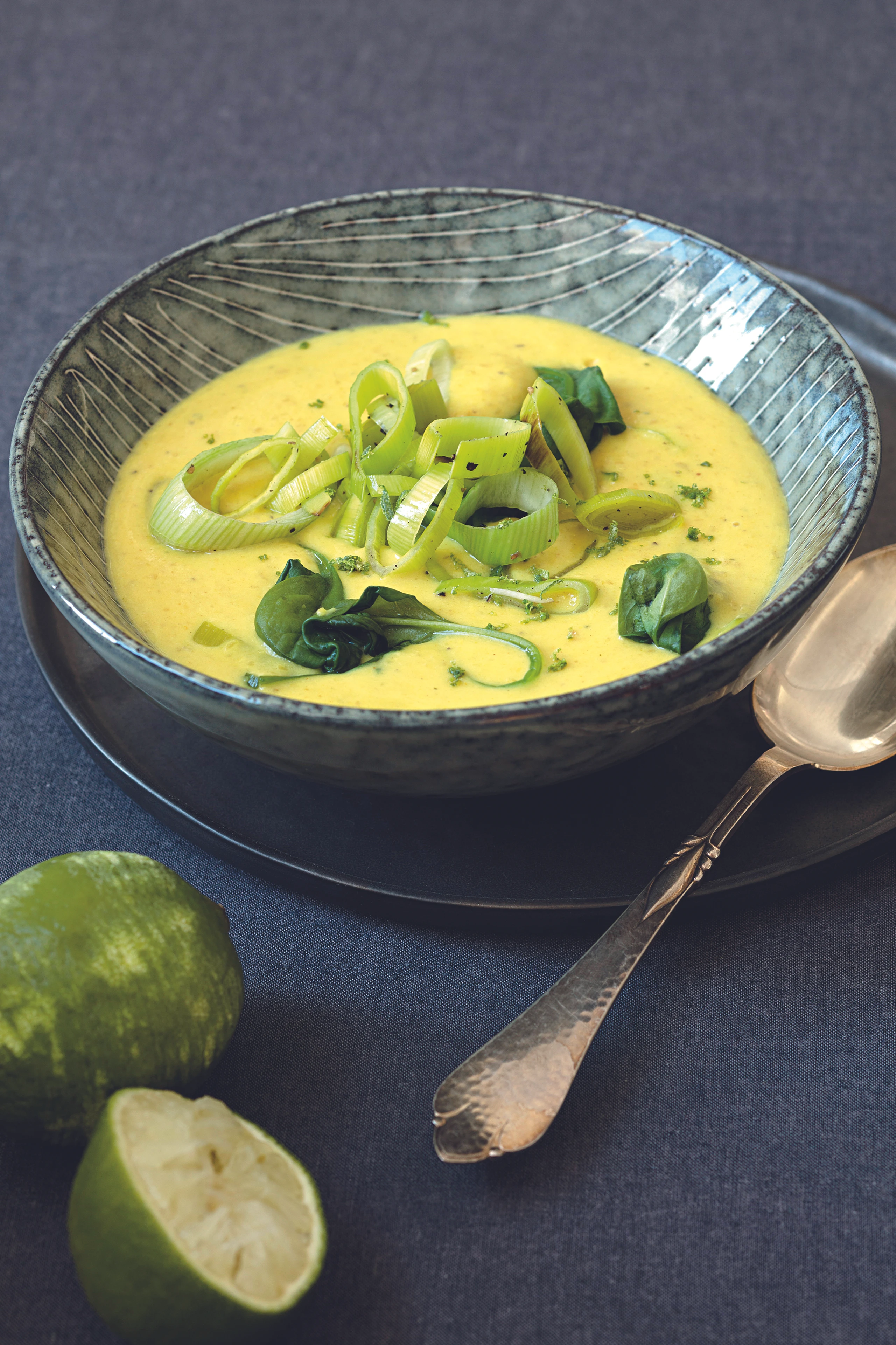 Linsensuppe mit Lauch und Spinat