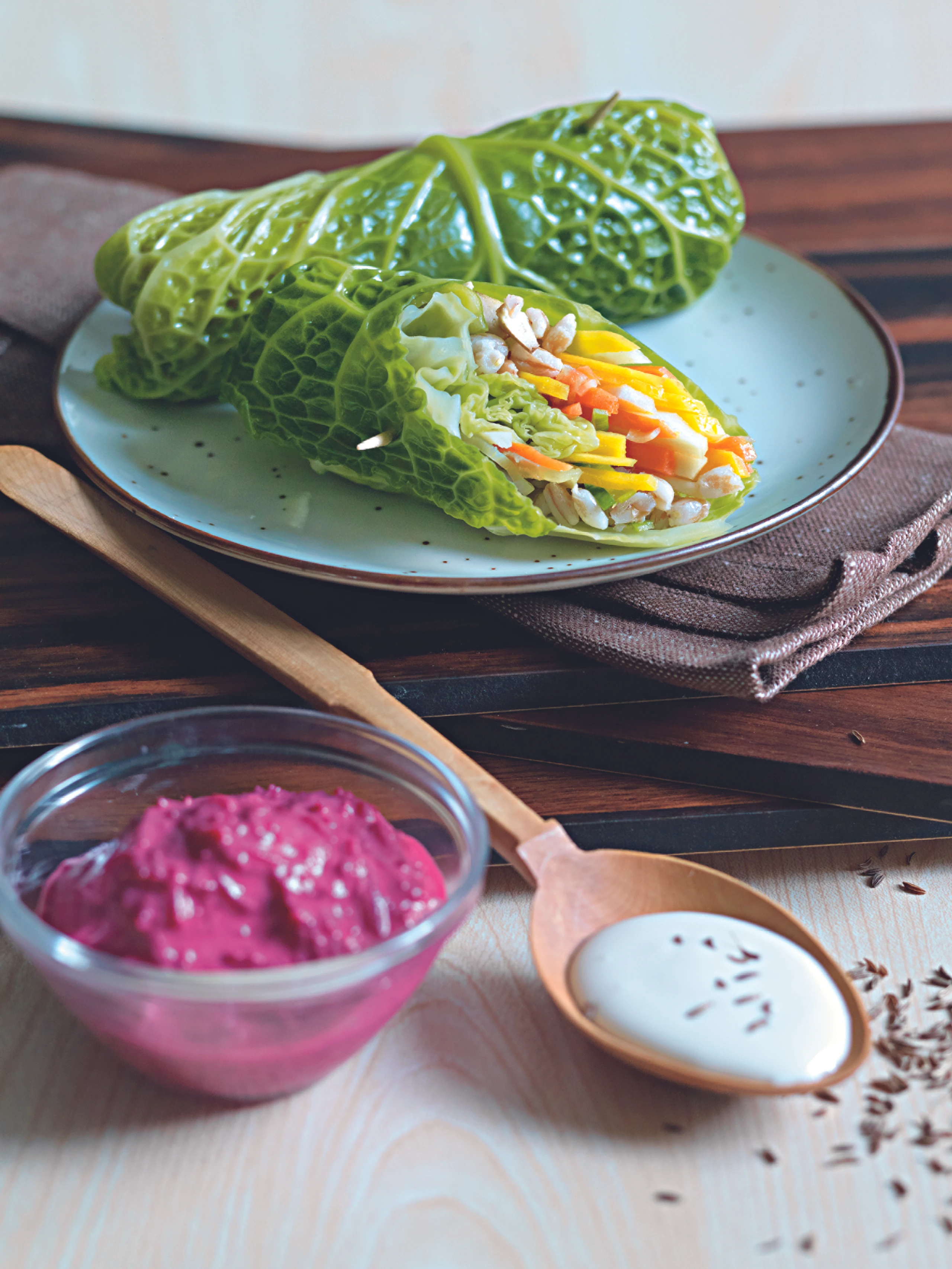 Gemüse-Wraps mit Tofu und Rote-Rüben-Dip