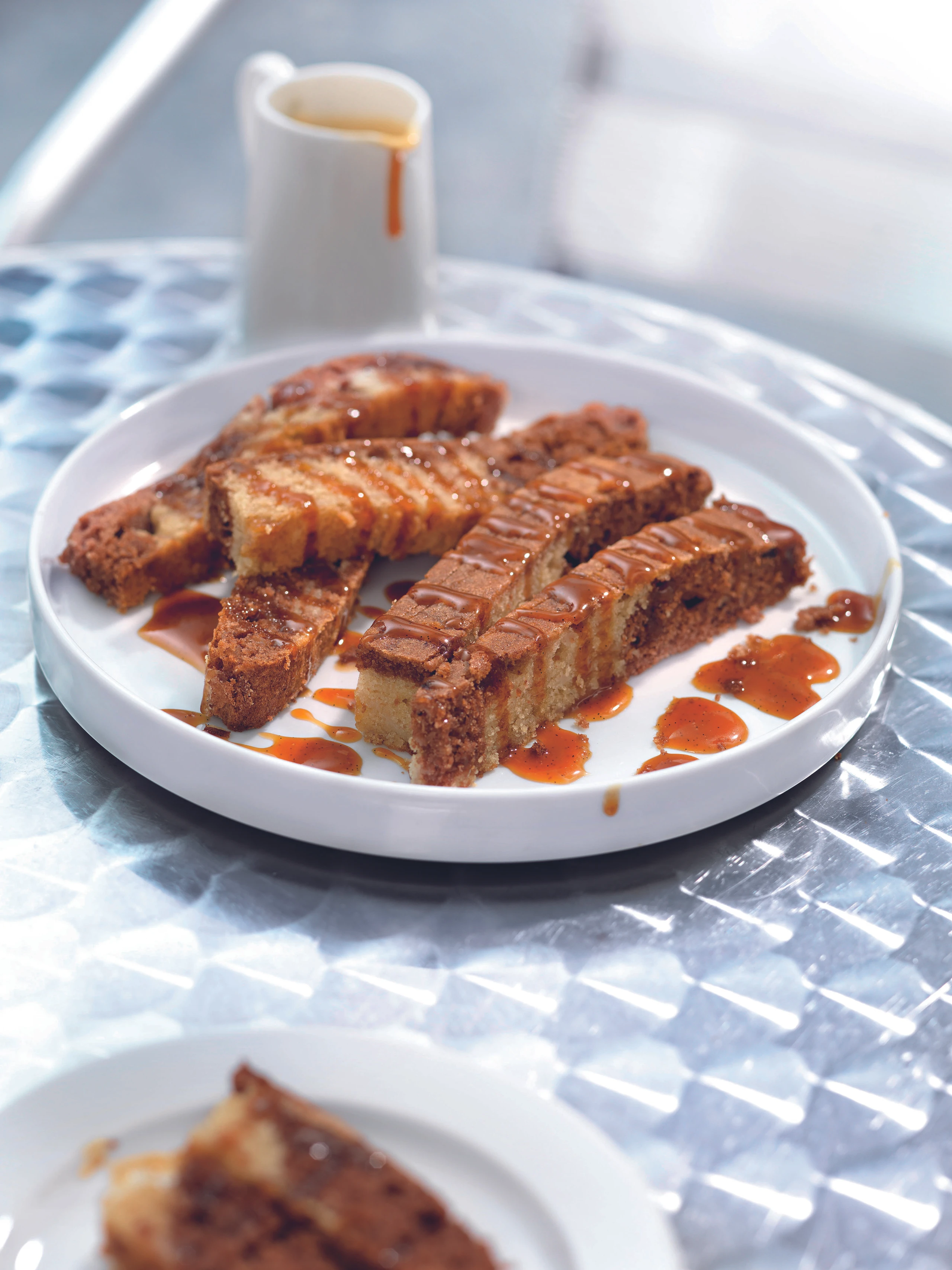 Marmorierter Kaffeekuchen mit Karamell