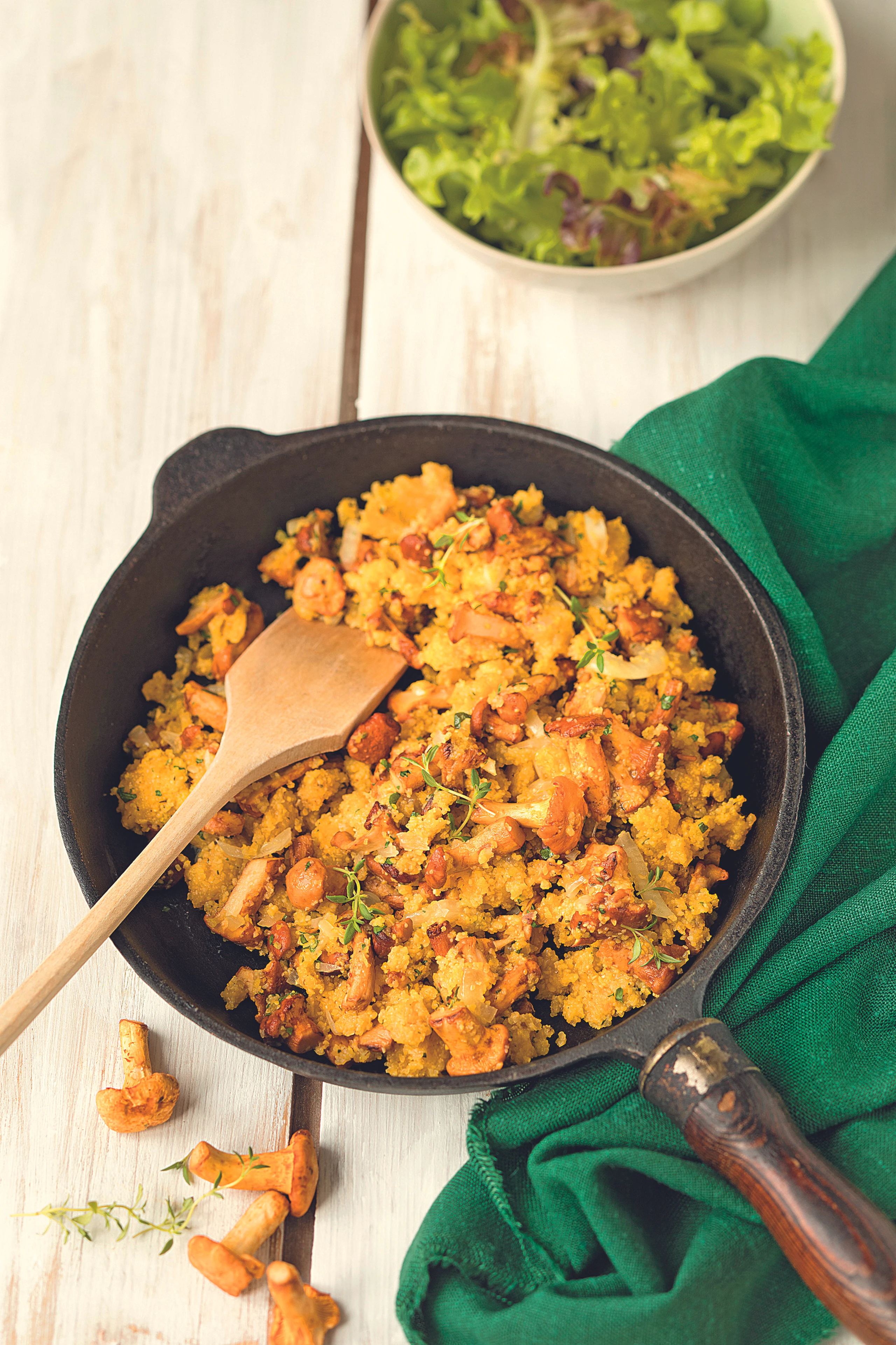 Schwammerl-Sterz mit Blattsalaten