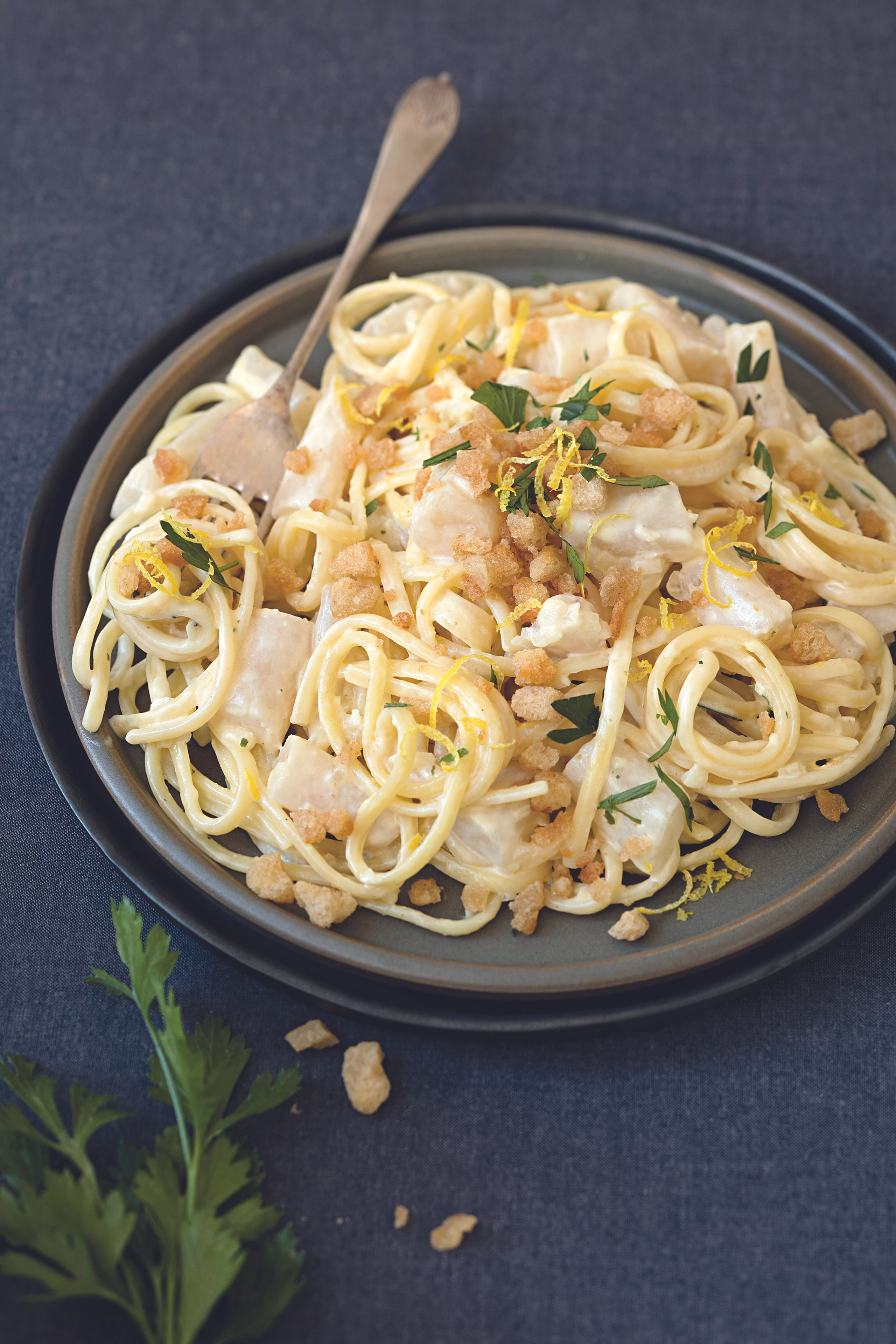 Pasta mit Schwarzwurzeln und Kräuterbrösel