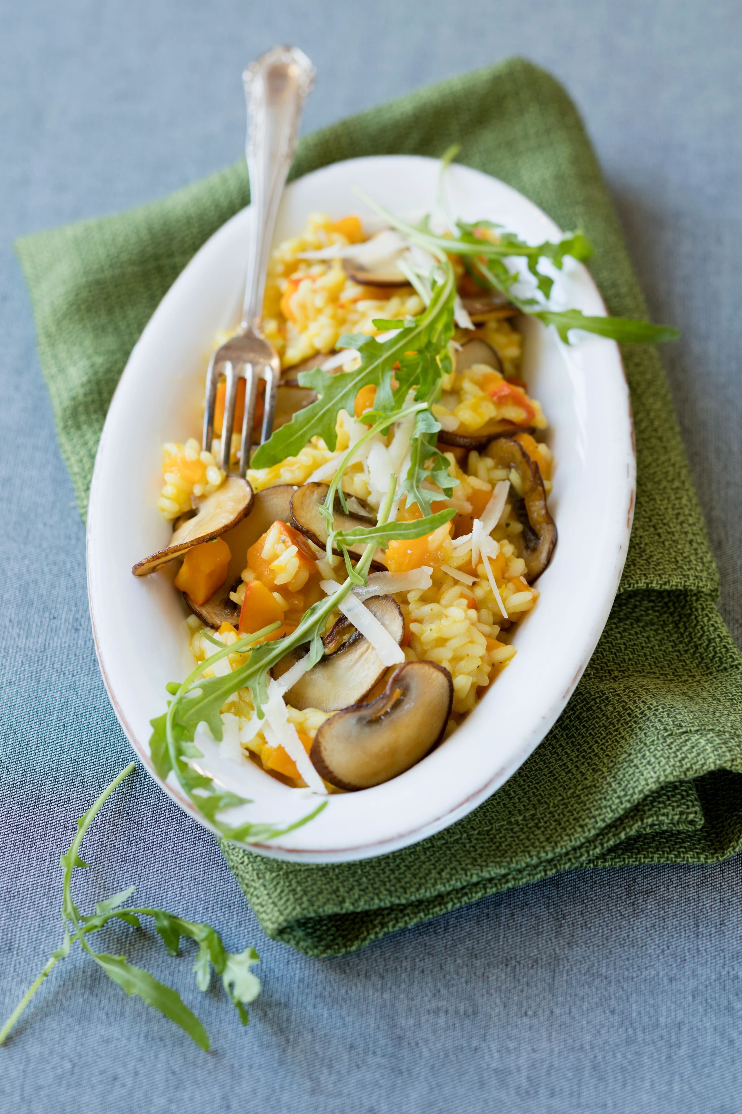 Schnelles Kürbis-Risotto mit Pilzen und Rucola