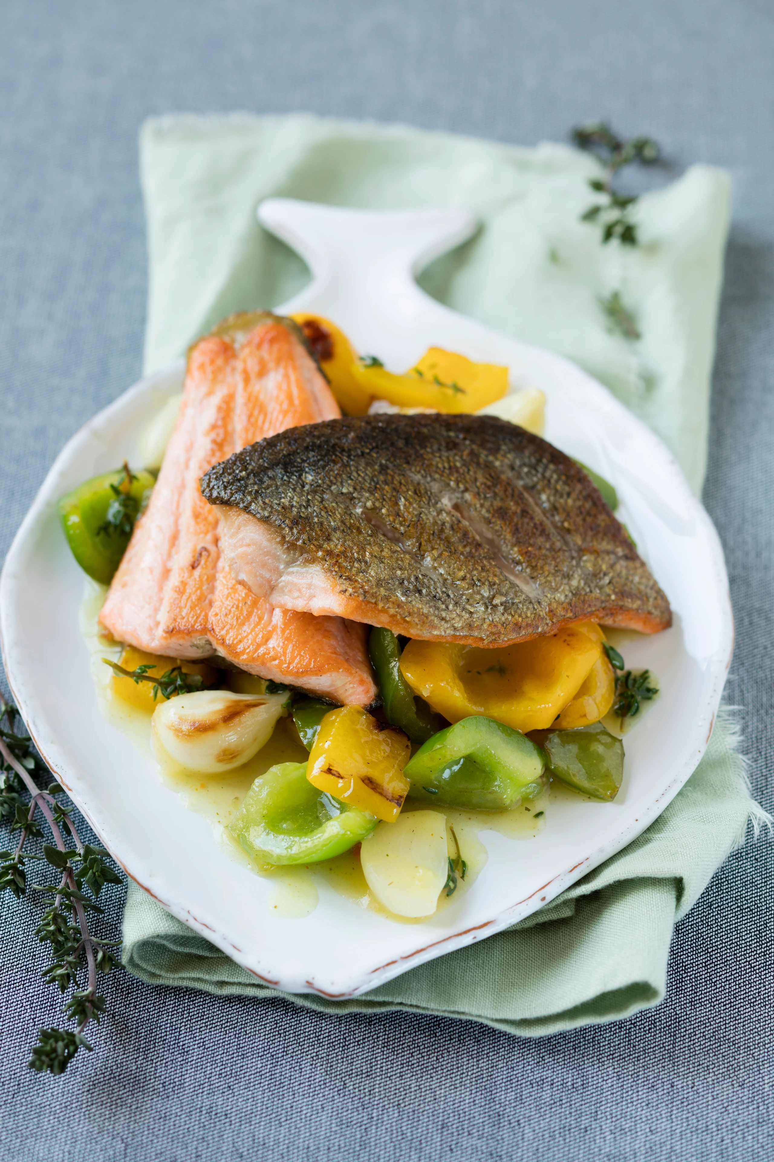 Lachsforellenfilets mit Paprikafond