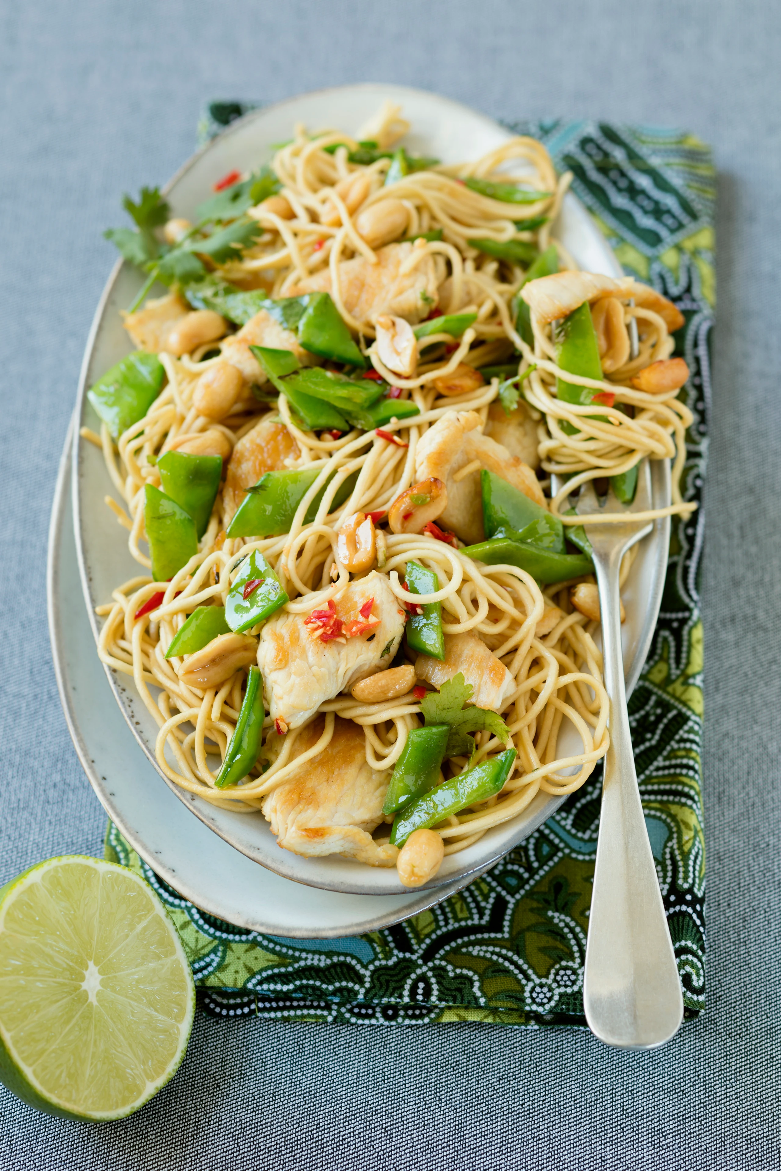 Scharfe Nudeln mit Putenstreifen