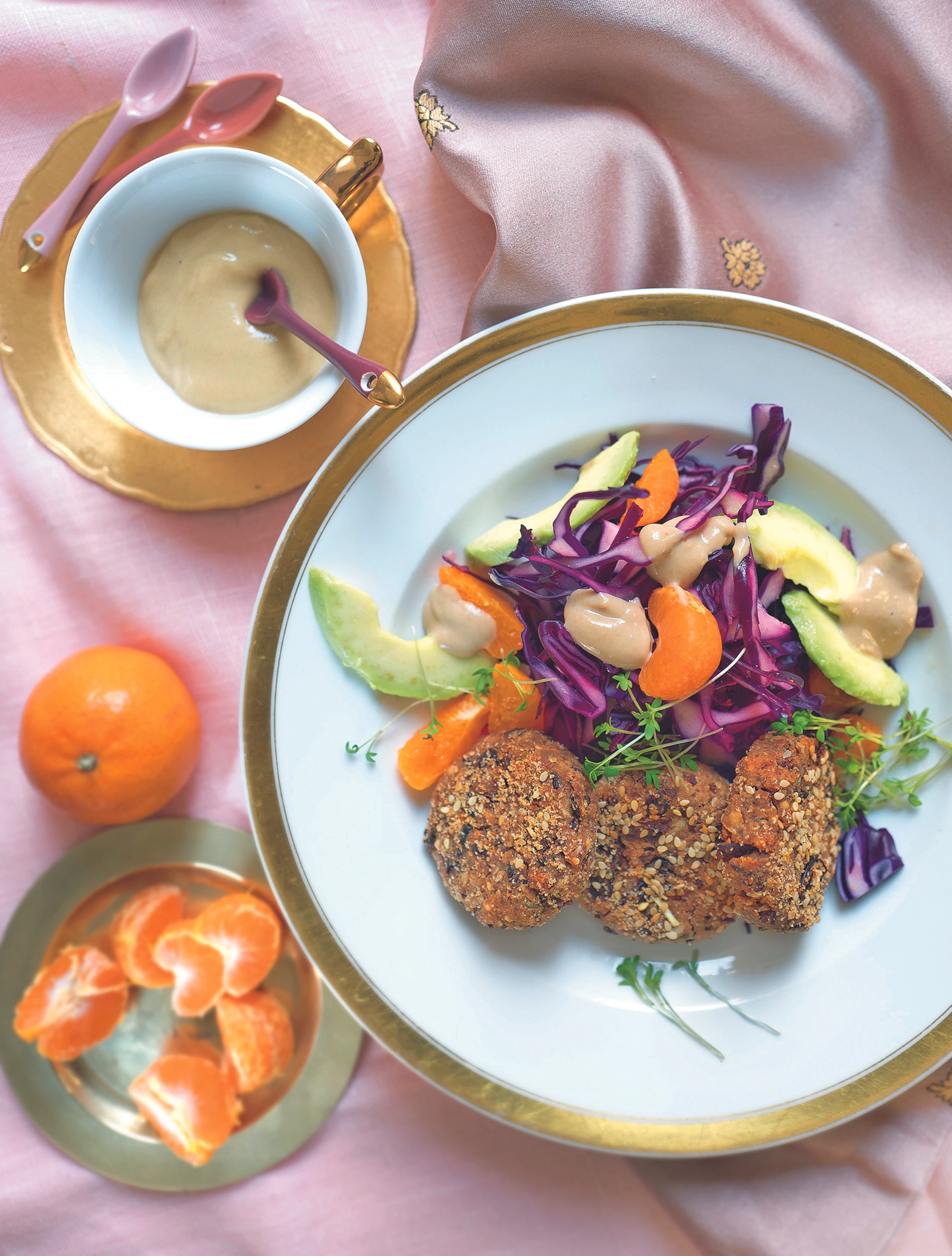 Käferbohnenlaibchen mit Rotkraut-Mandarinen-Salat