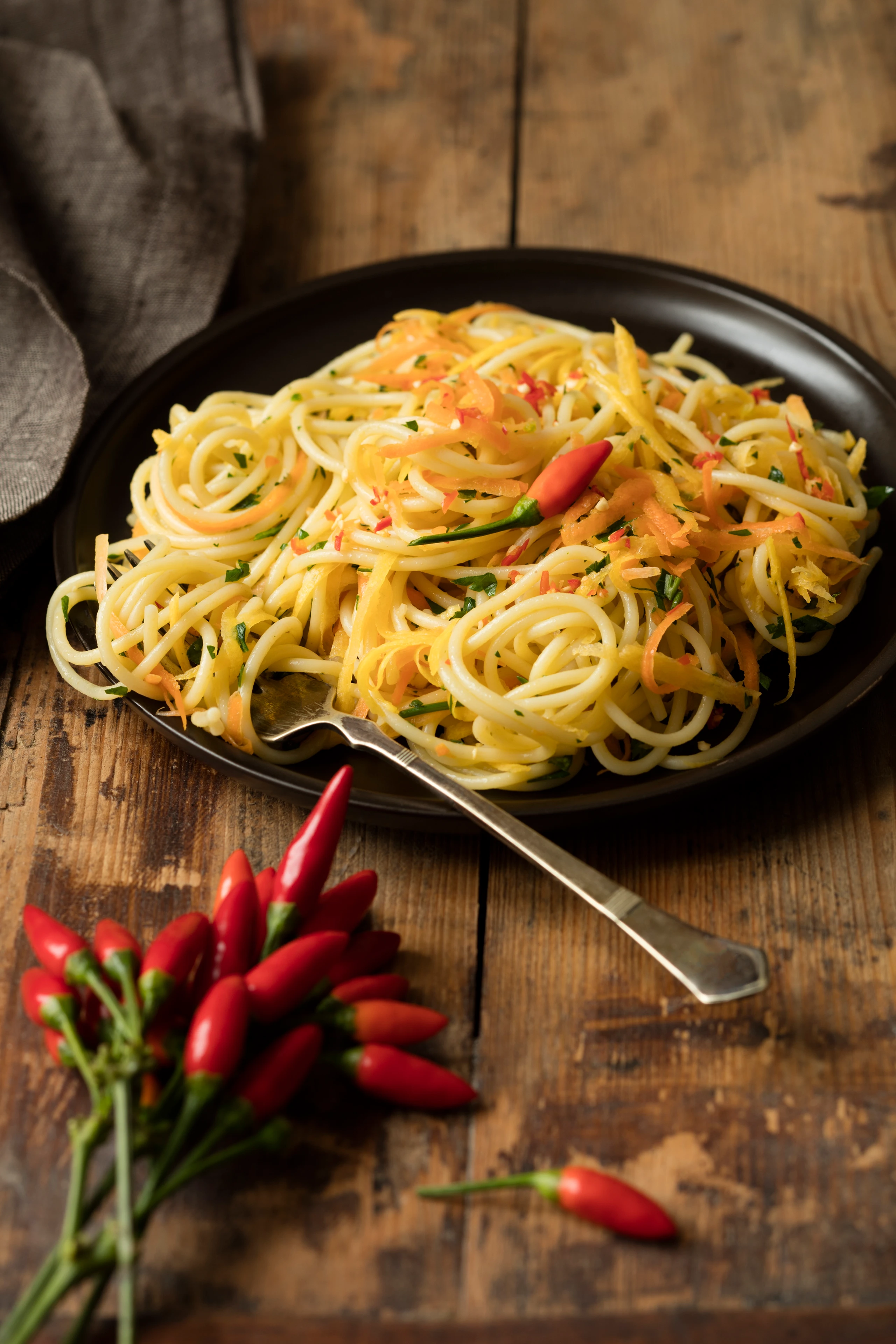 Spaghetti mit Gemüse und Chili