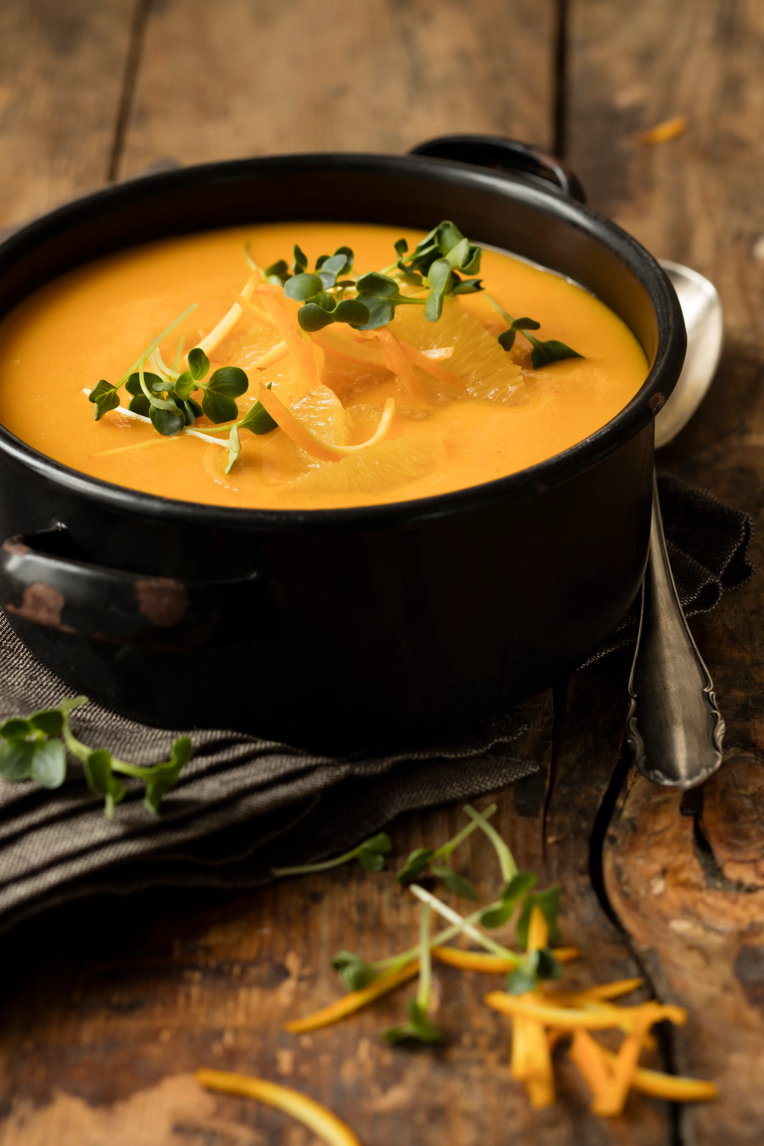 Kürbis-Orangensuppe mit Kresse