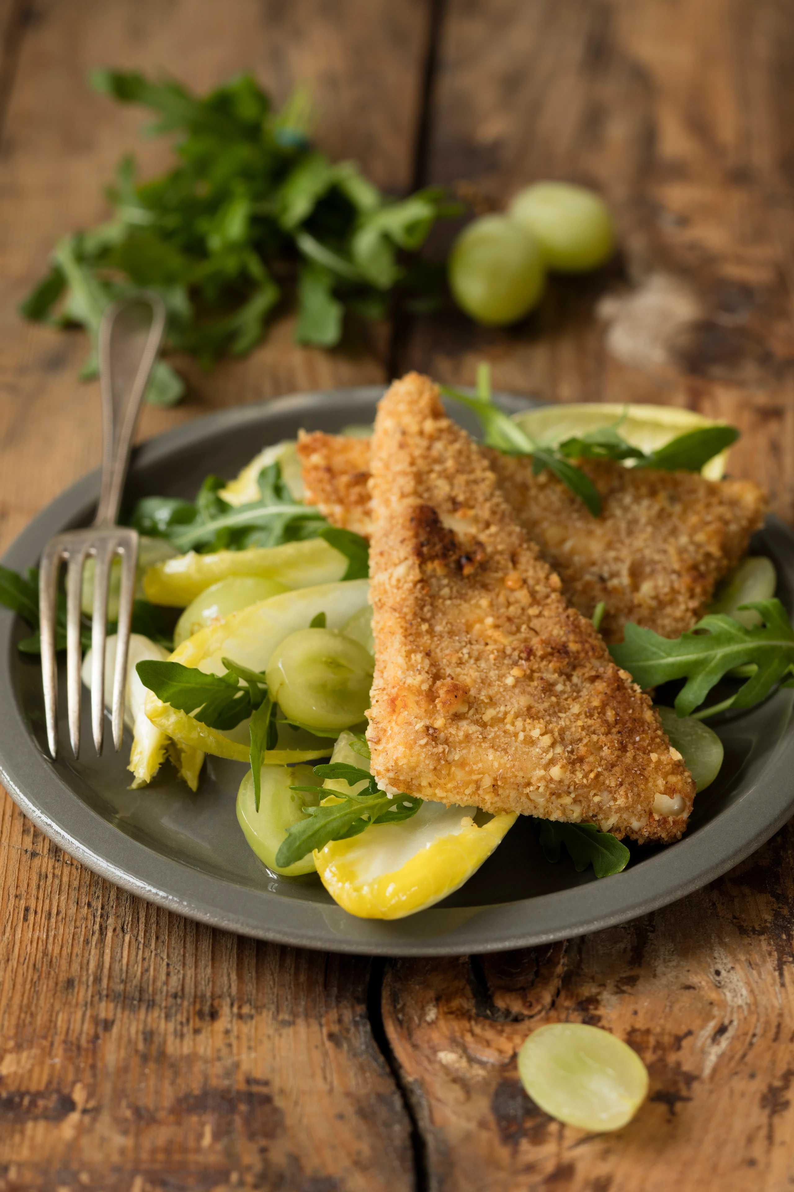 Feta in Nusshülle mit Chicoréesalat