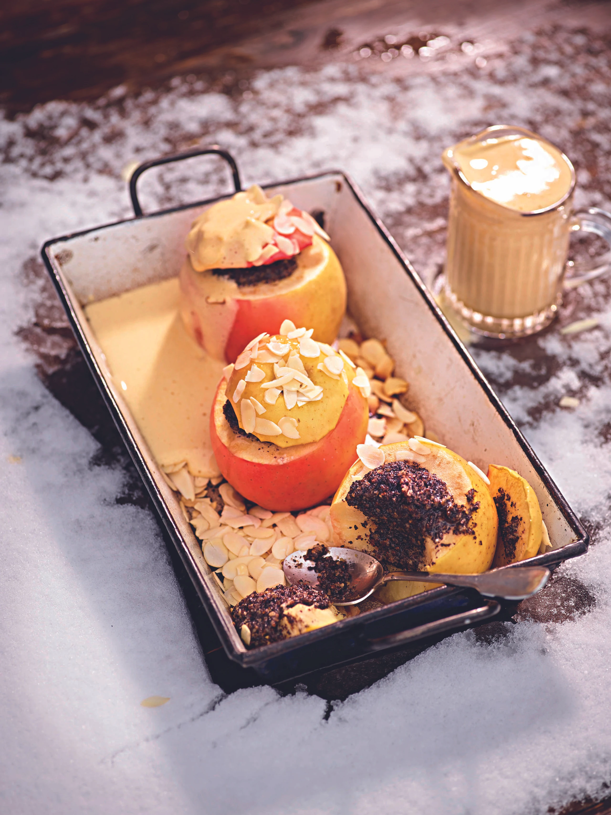 Gegrillter Bratapfel mit Mohnfülle und Zwetschken-Sabayon