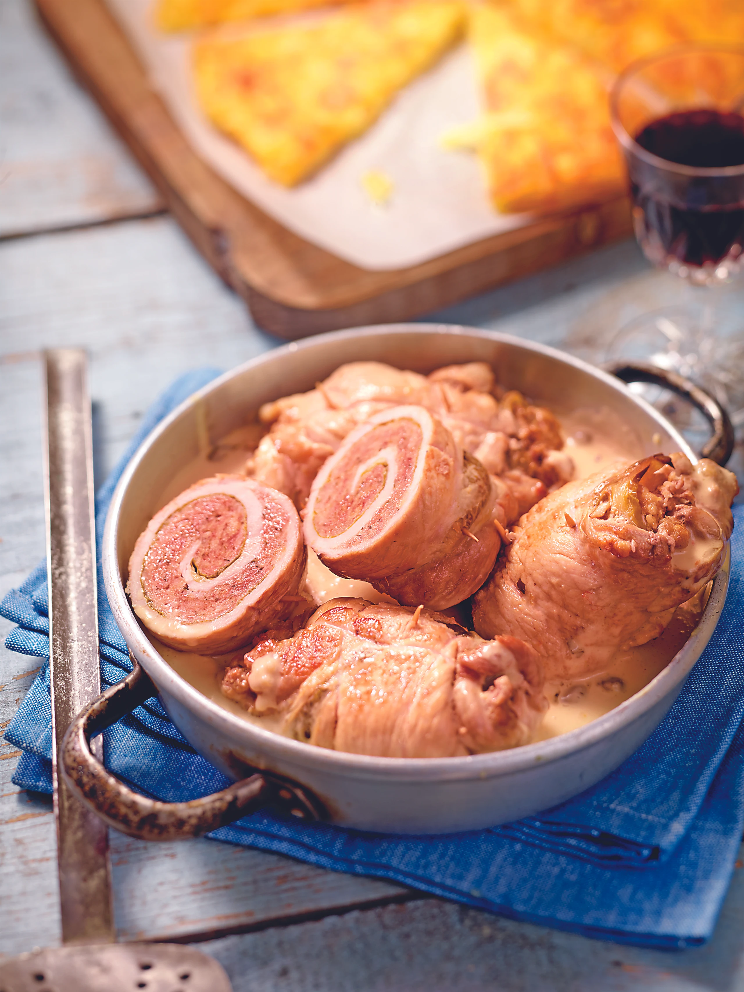 Schweinsroulade mit Kapernsauce und Erdäpfelrösti