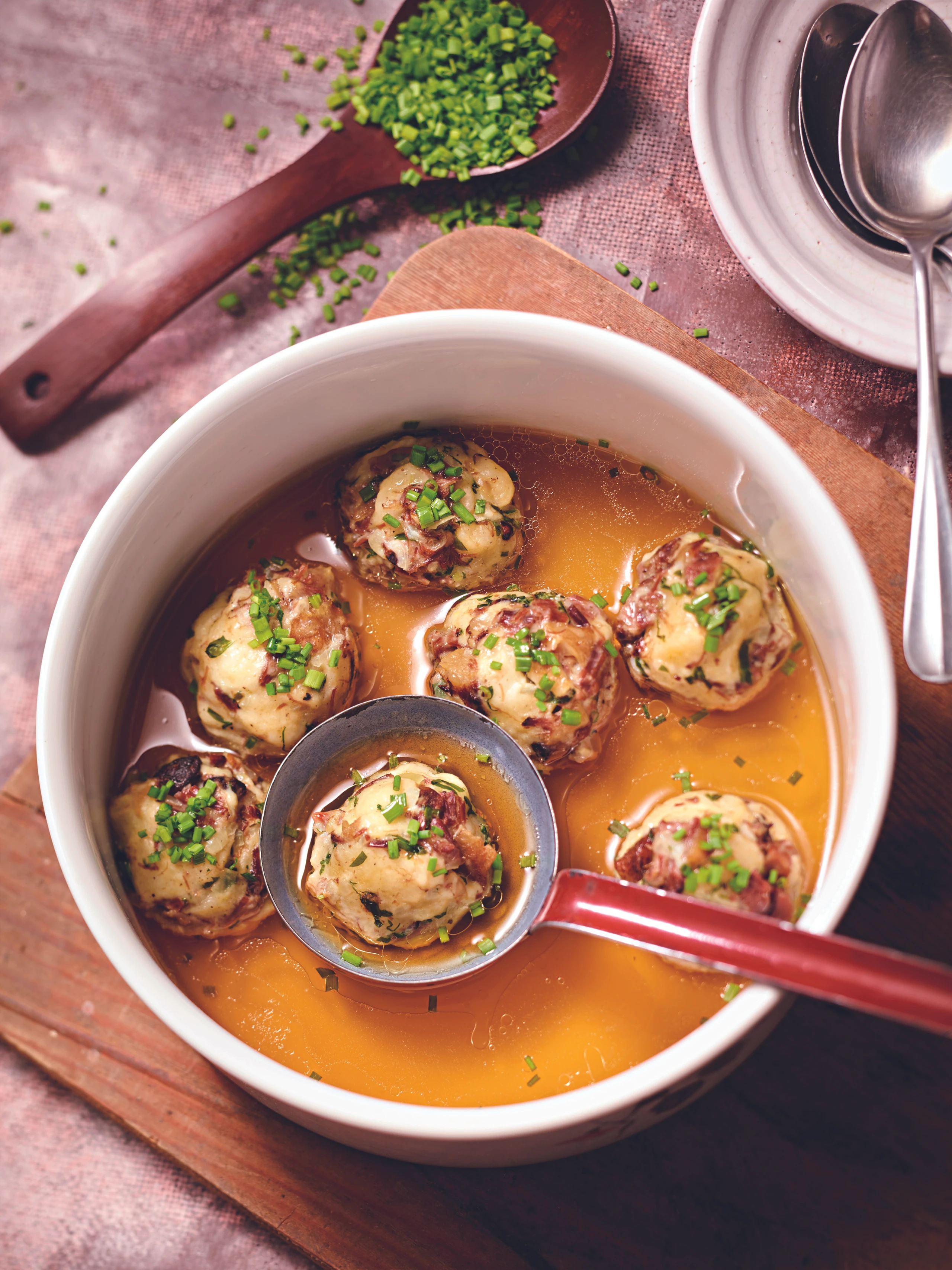 Ochsenschleppsuppe mit Knödeln