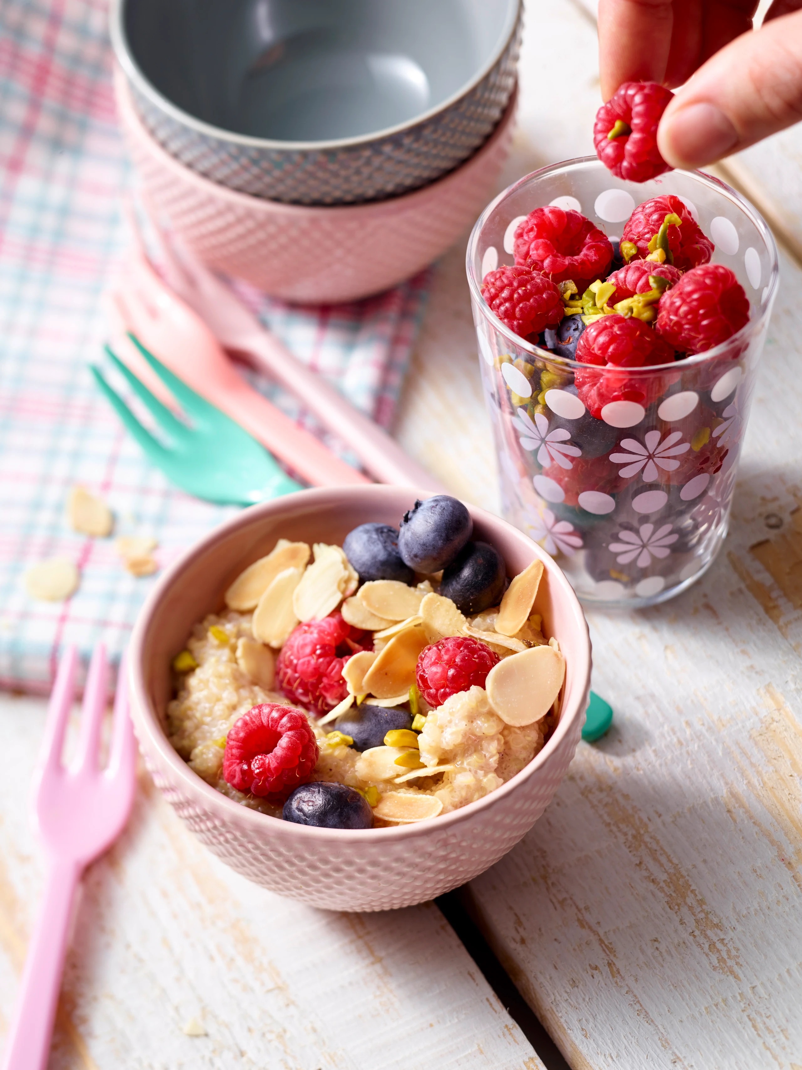Quinoa-Koch mit Beeren