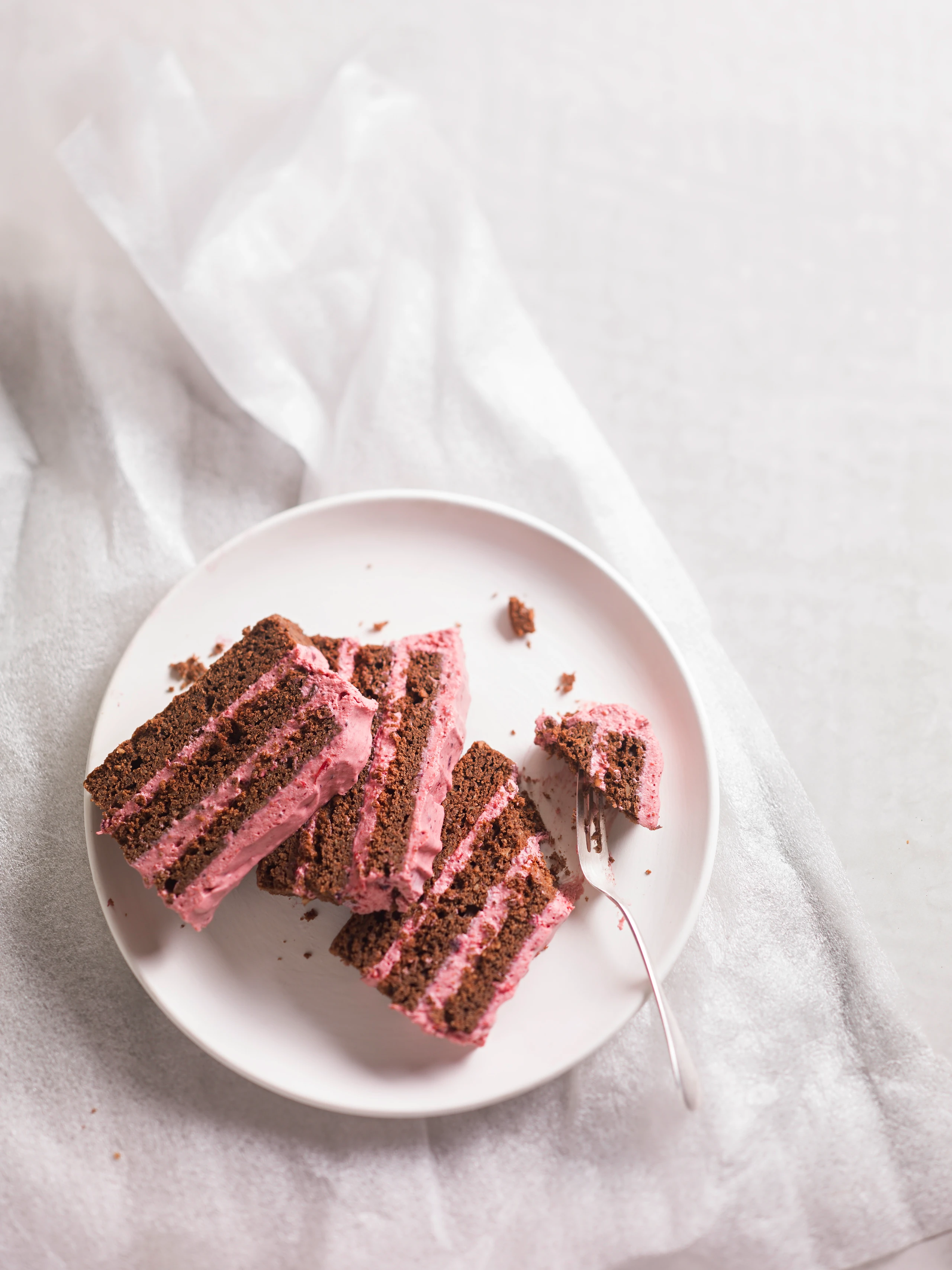 Schokoladeschnitte mit Beeren