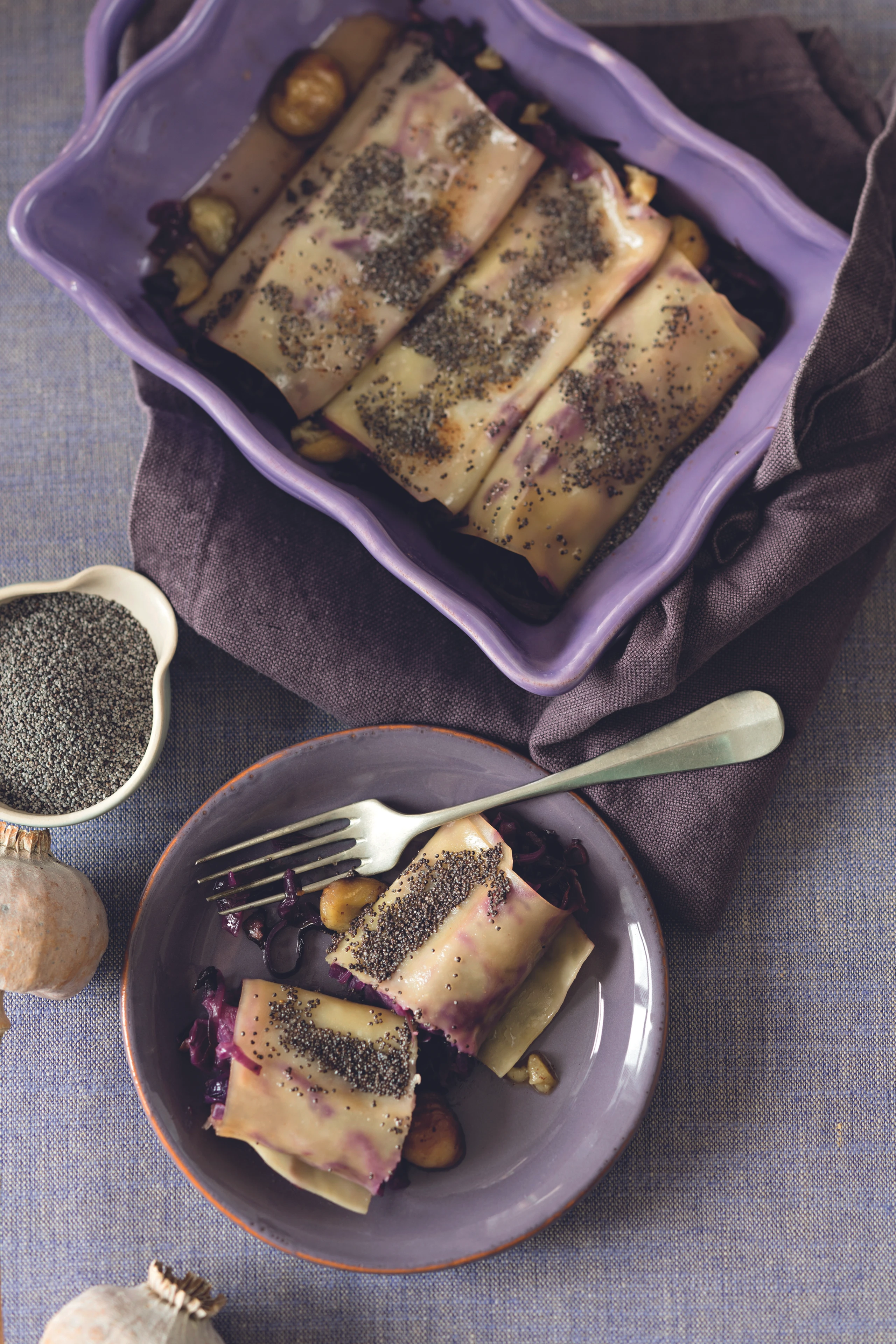 Rotkraut-Cannelloni mit Mohnbutter