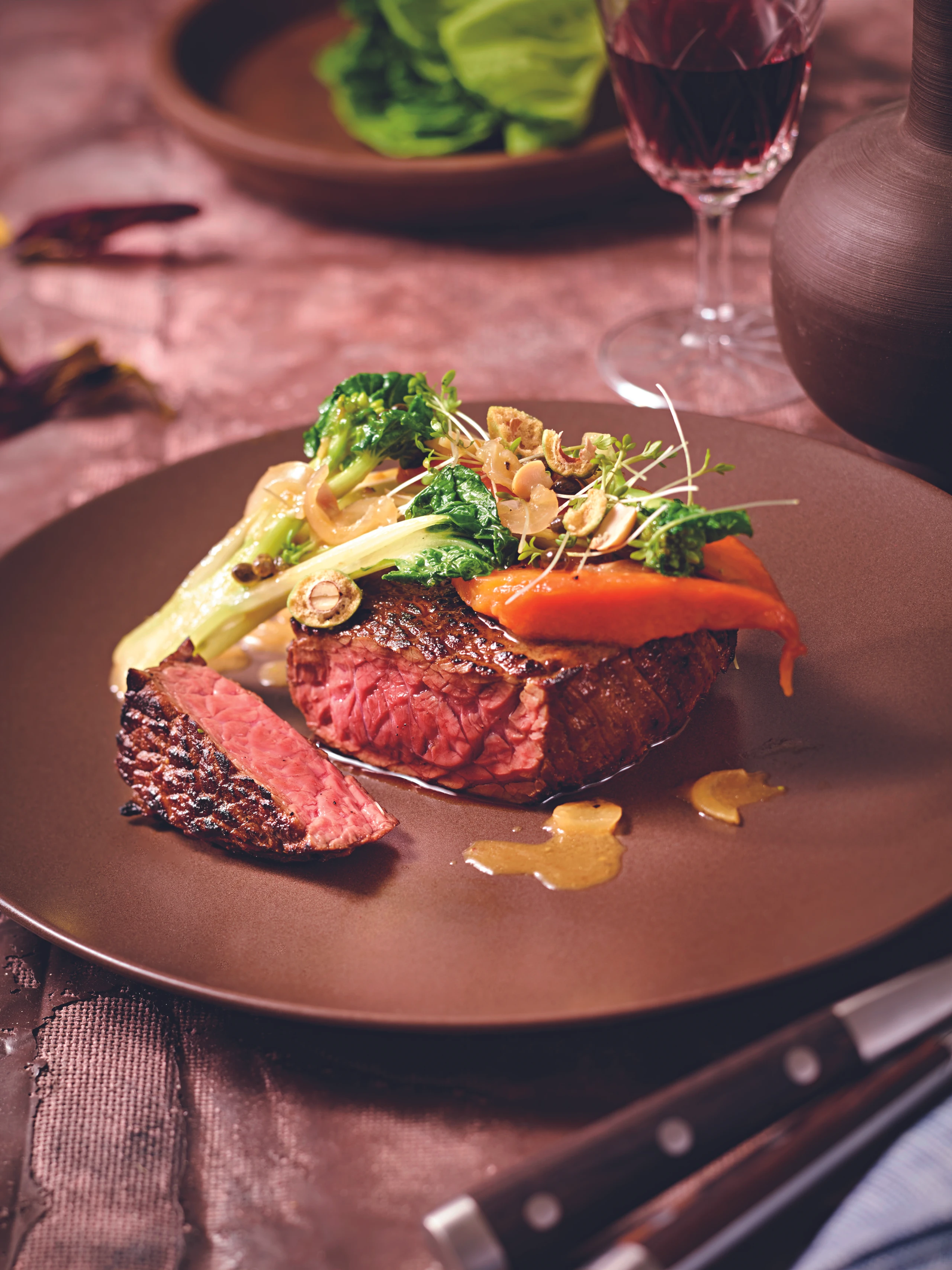 Hüftsteak mit Papaya und Pak Choi