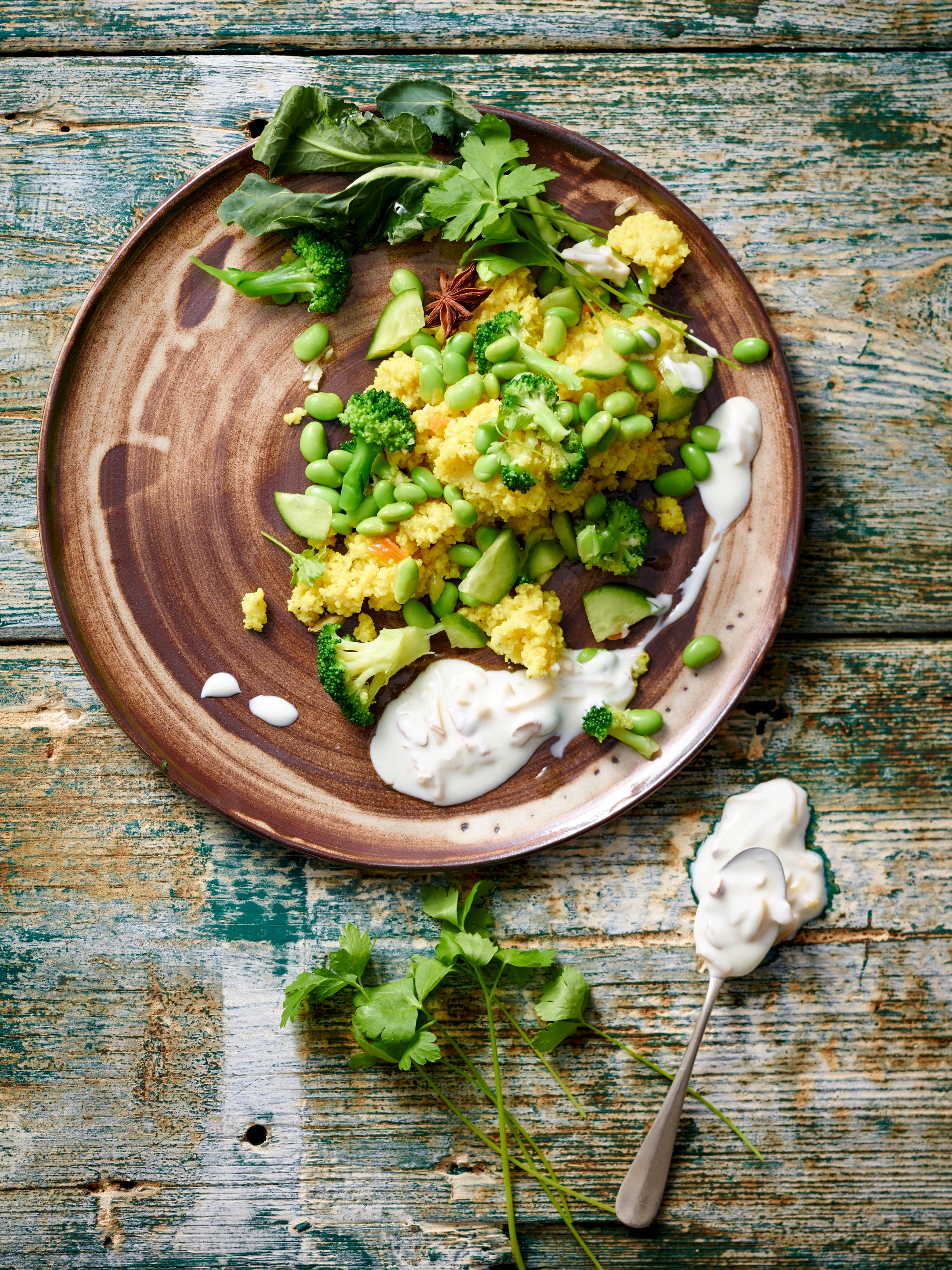 Gewürzhirse mit Gemüse und Mandel-Joghurt