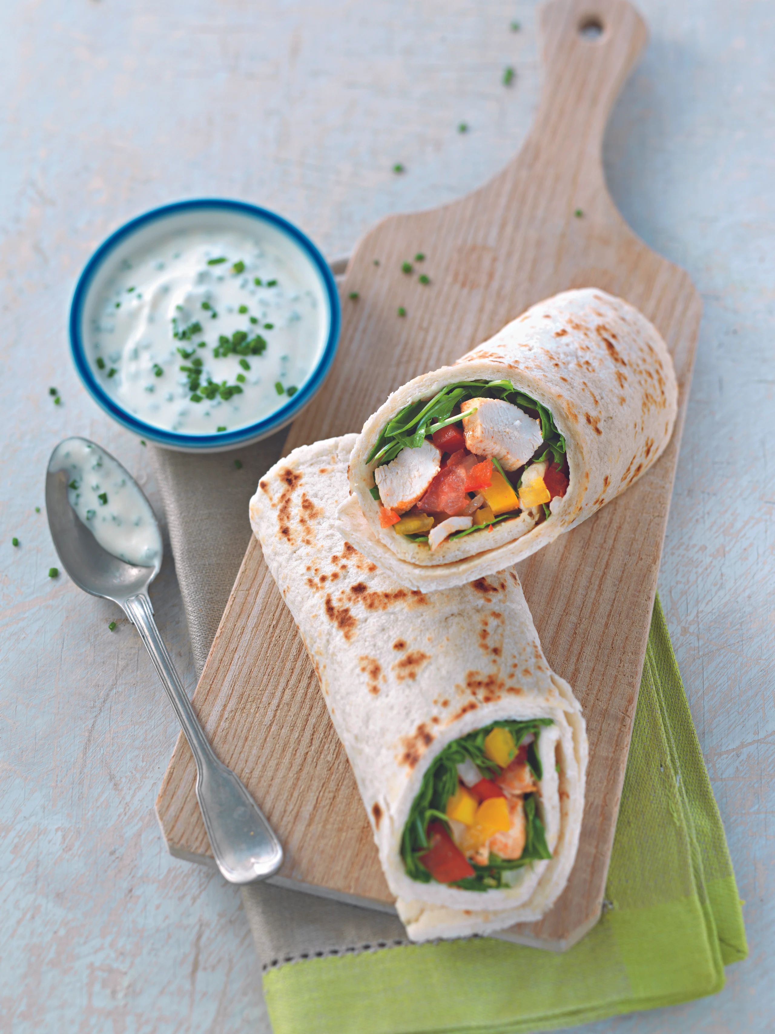 Wraps mit Huhn und Schnittlauchsauce
