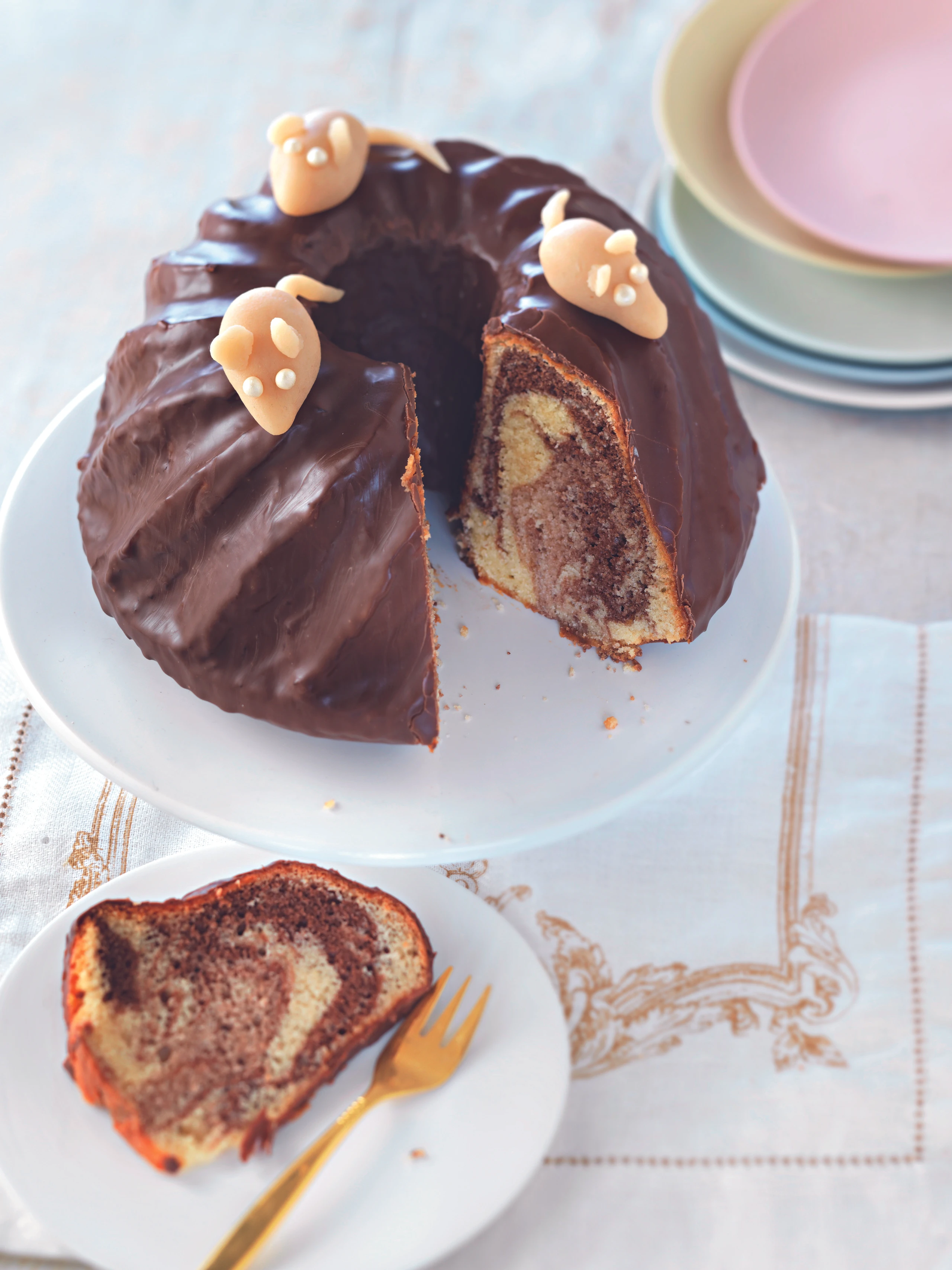 Glasierter Mäuse-Marmorkuchen