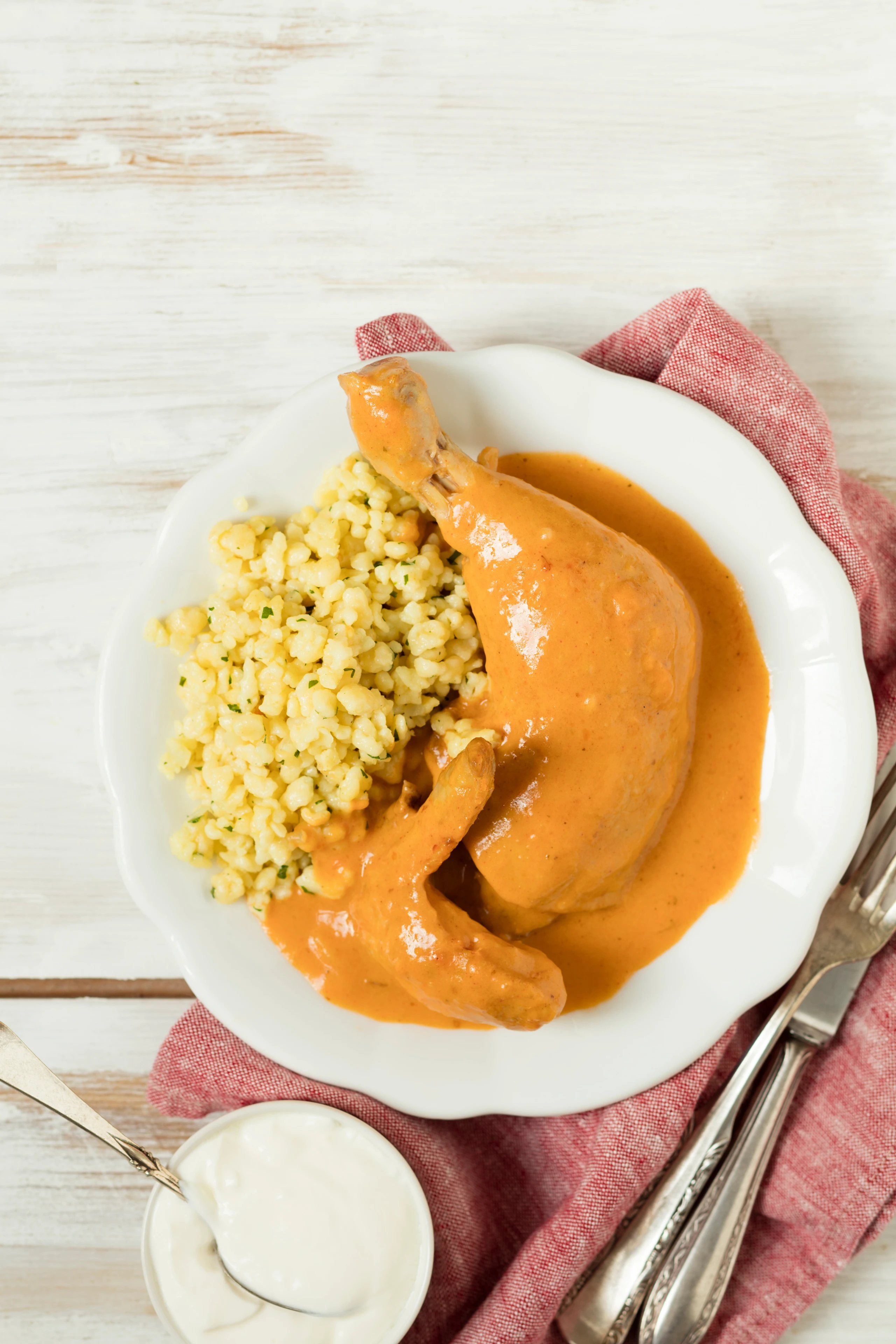 Paprikahendl mit Tarhonya