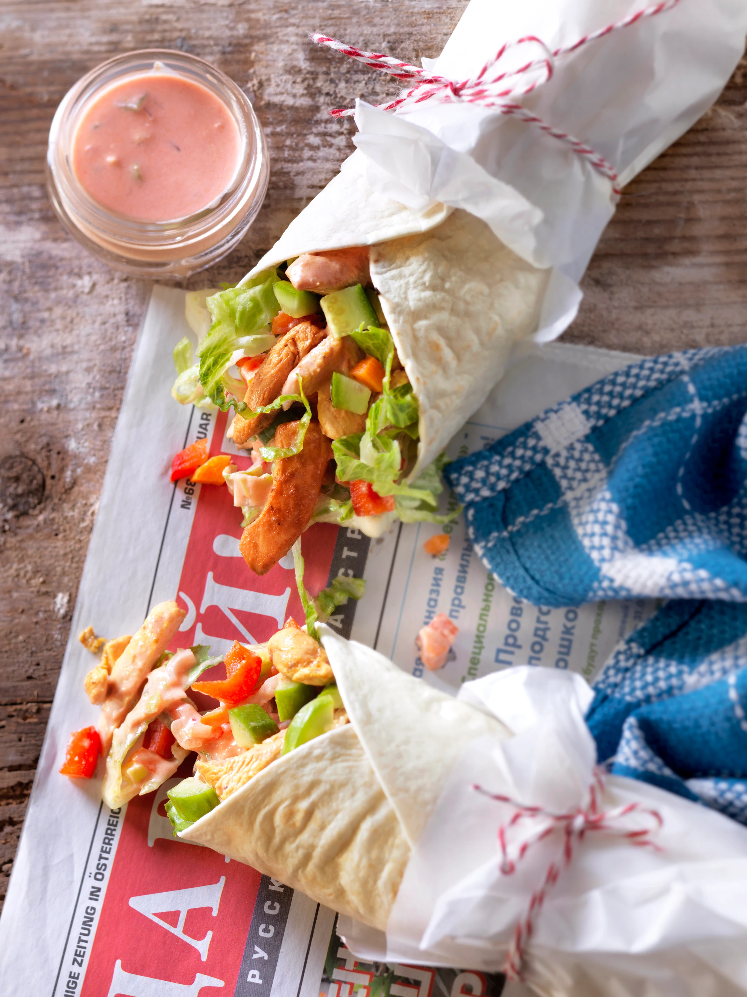 Wraps mit Huhn und Salsa