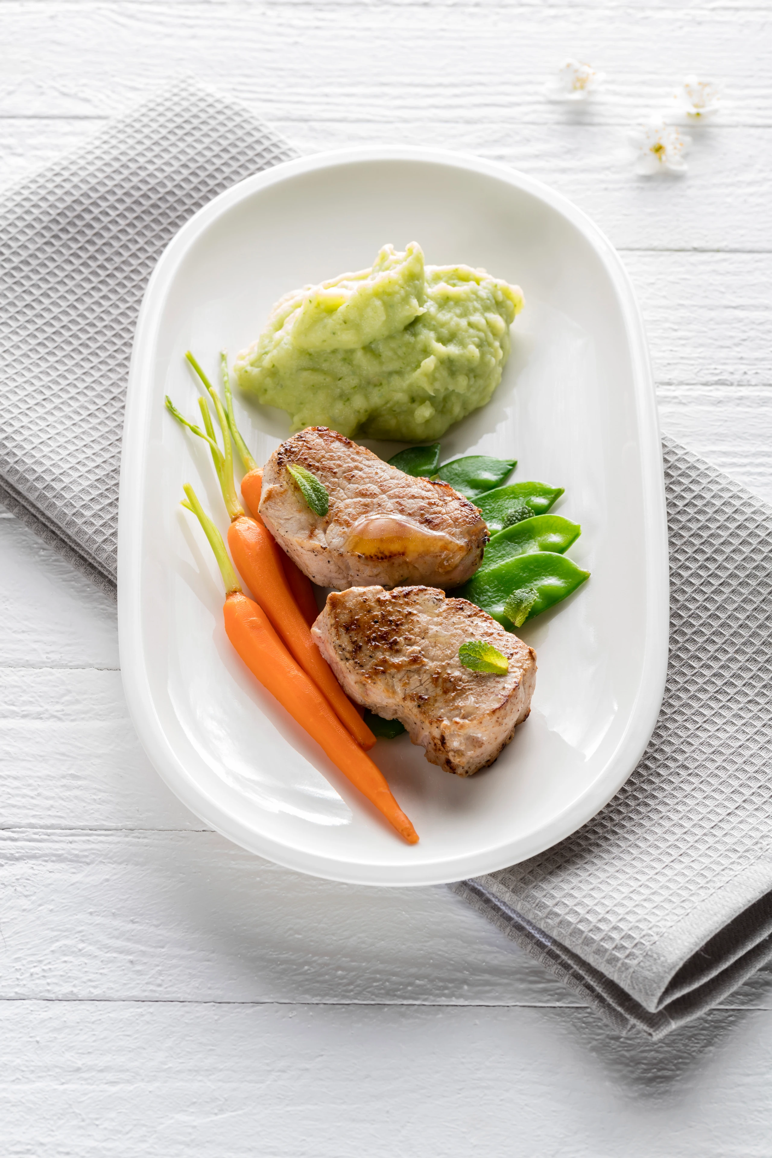 Schweinsfilet mit Basilikumpüree