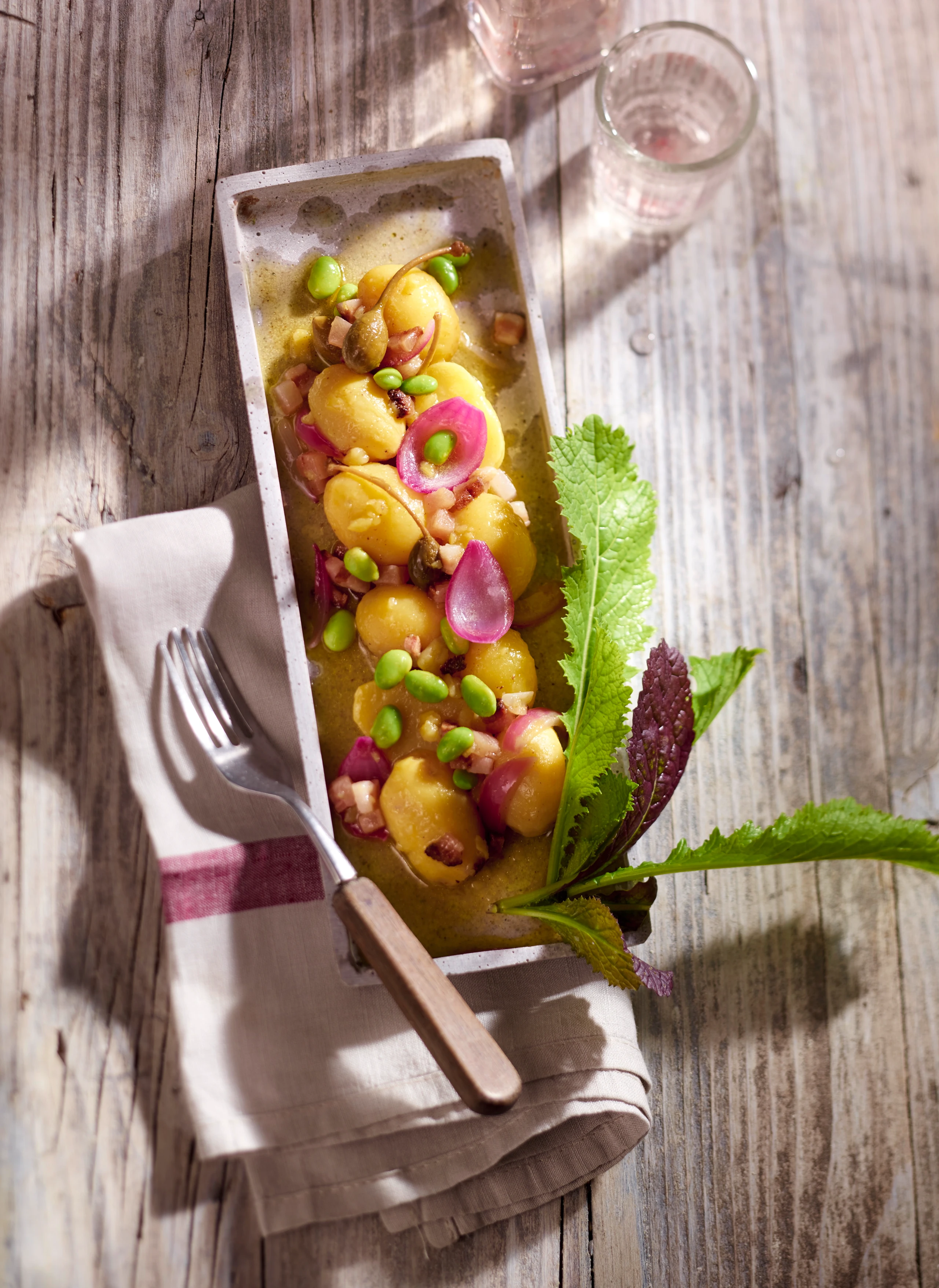 Erdäpfelsalat mit Speck und Sojabohnen