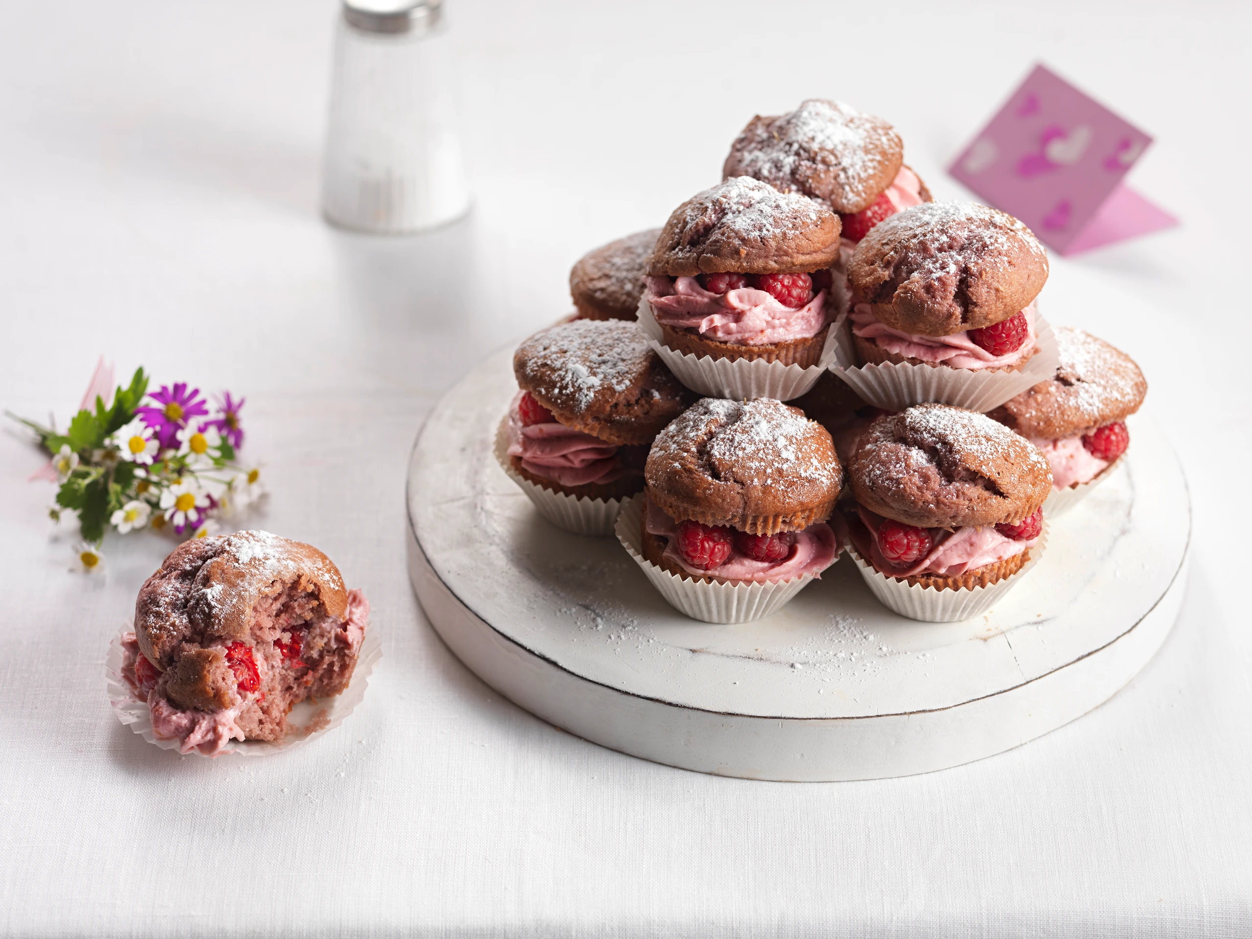 Gefüllte Himbeer-Muffins