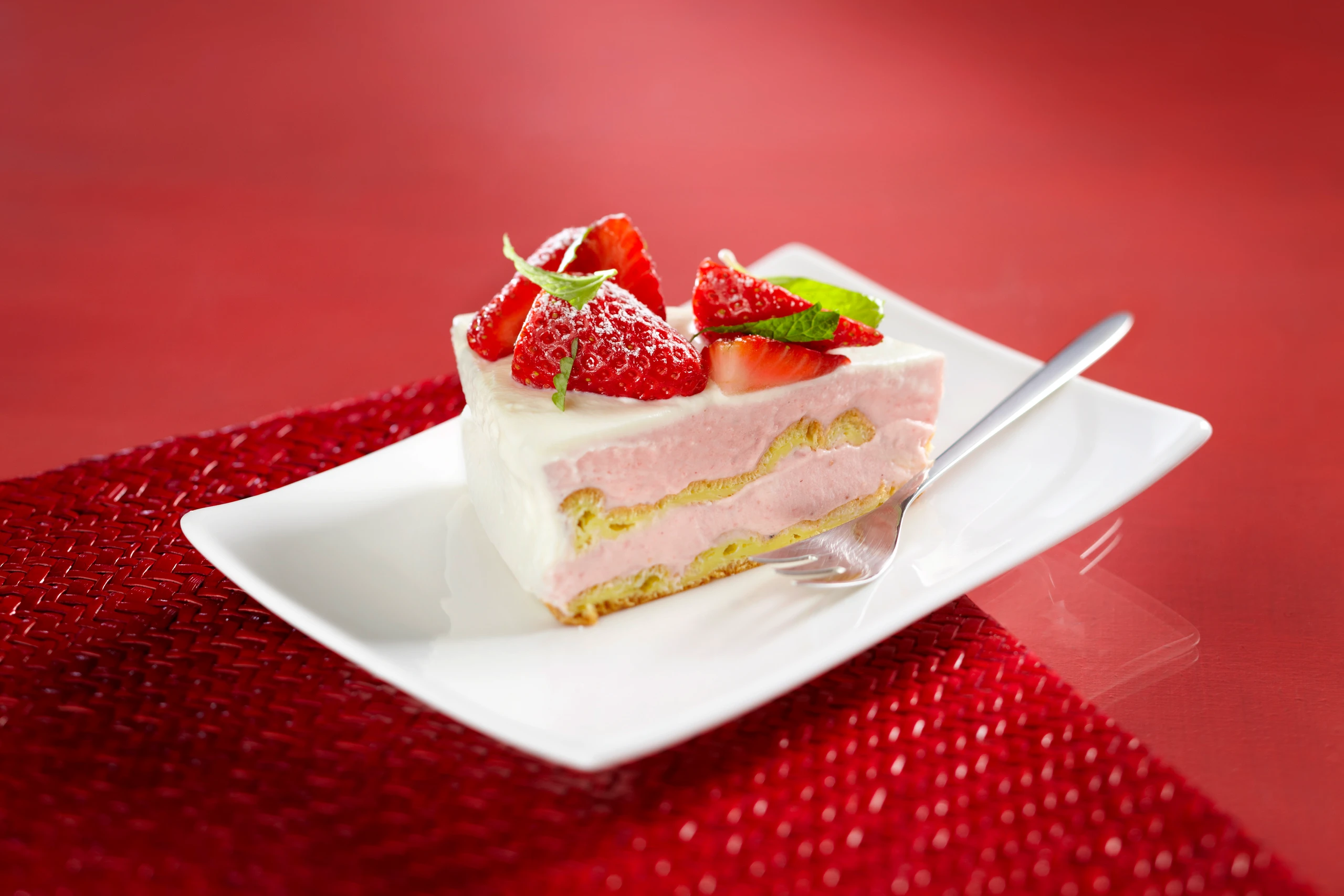 Brandteigtorte mit Erdbeeren