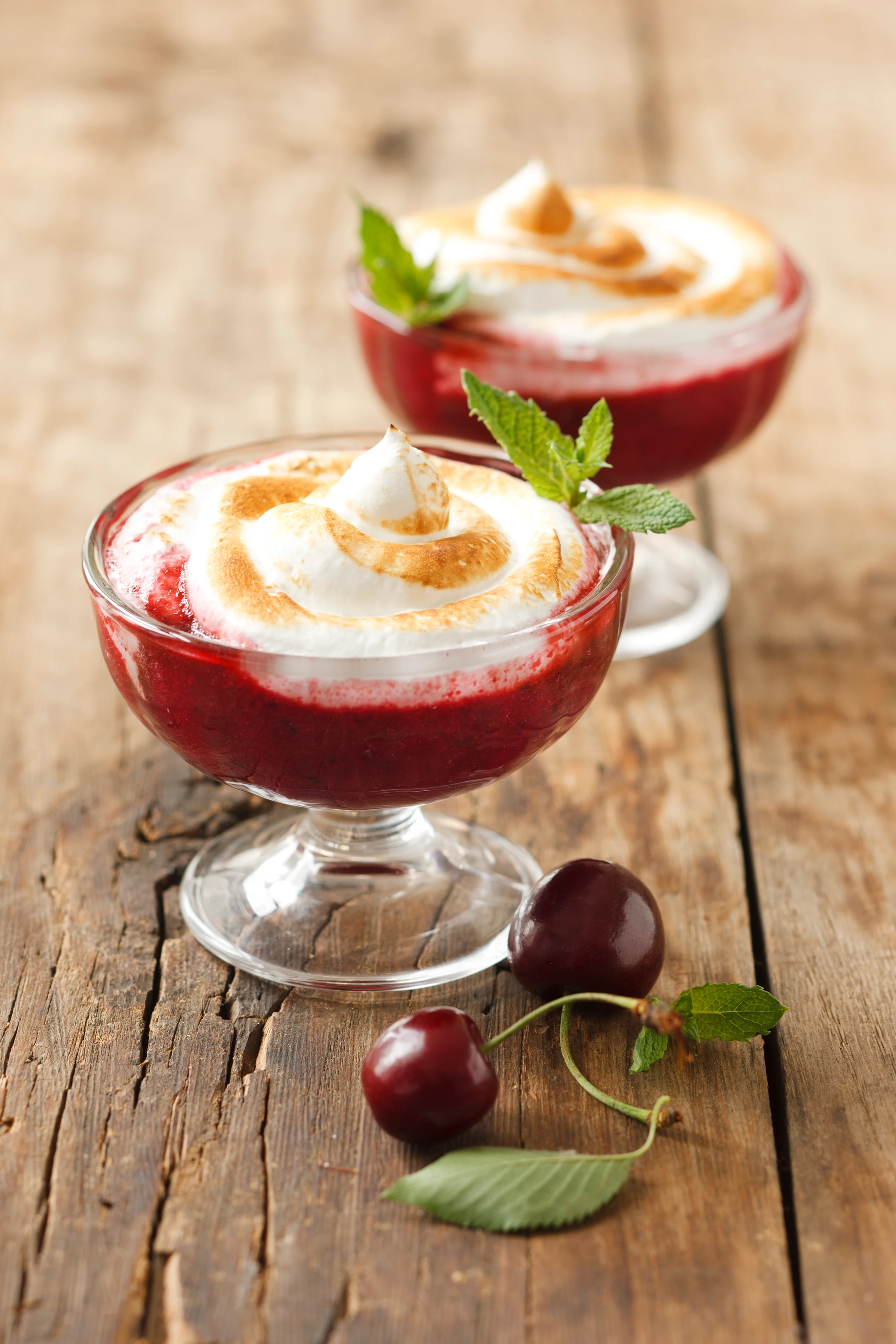 Kirschsüppchen mit Baiserhaube