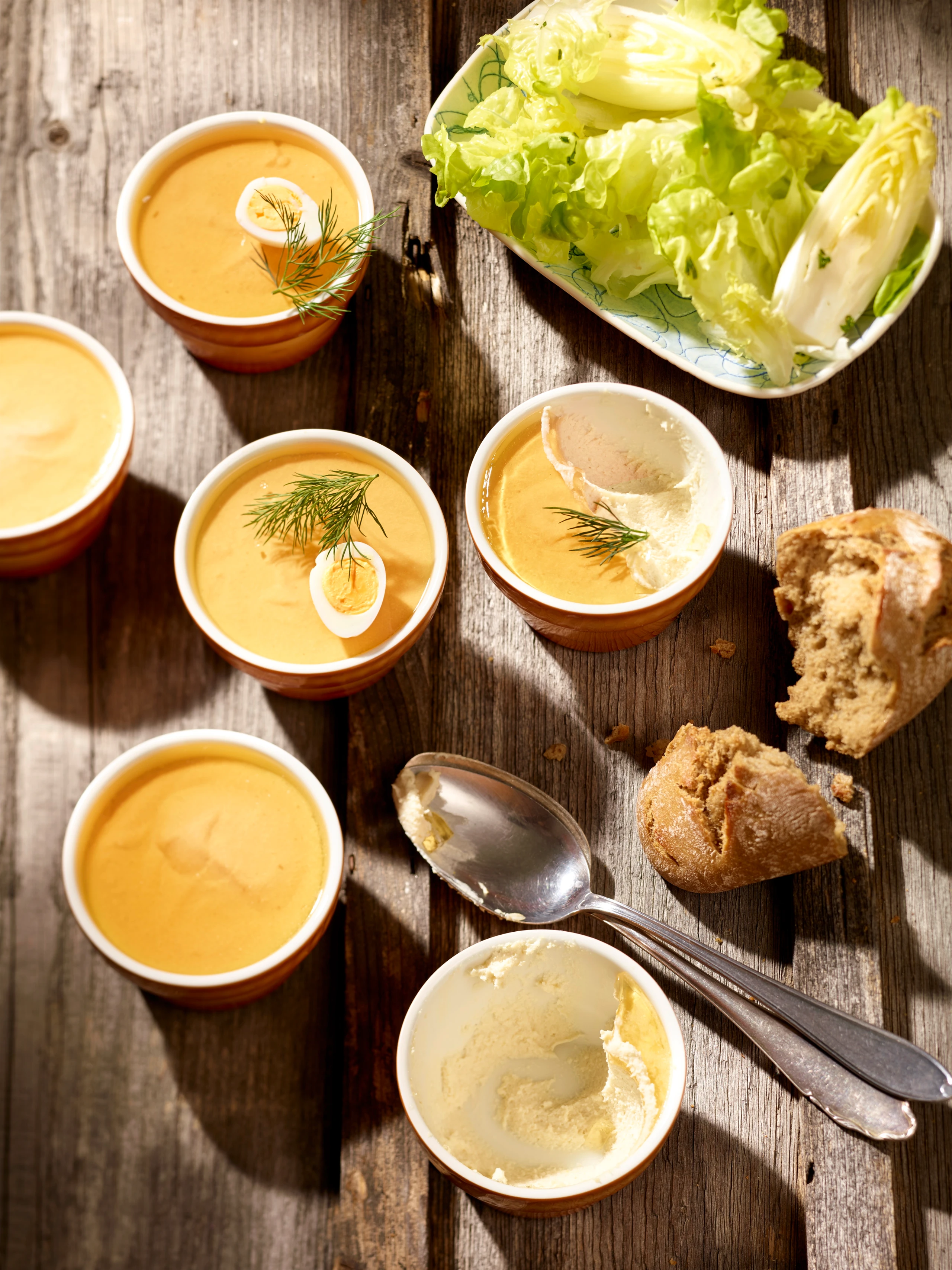 Räucherforellenmousse mit Blattsalaten