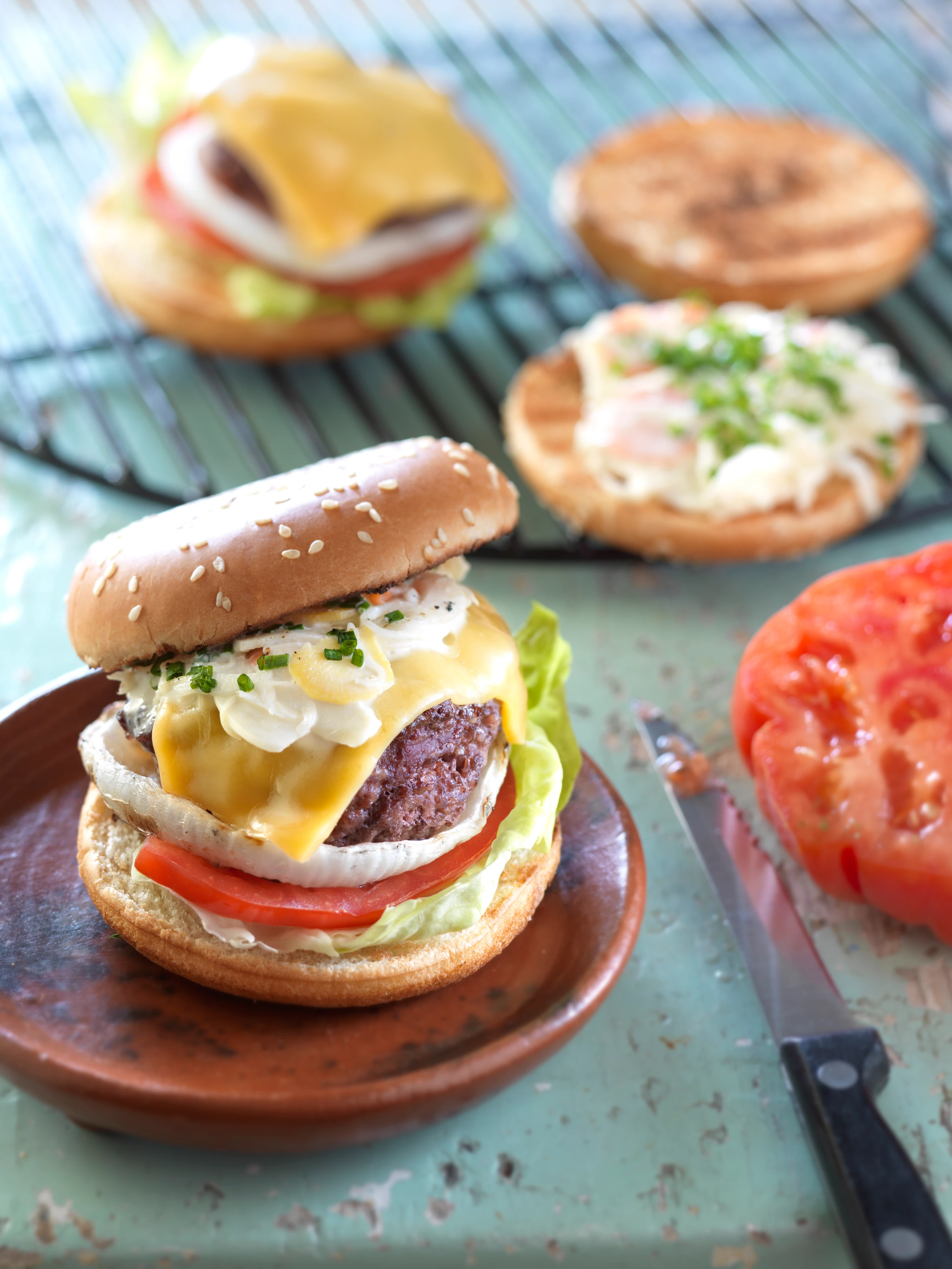Cheeseburger mit Wasabi-Coleslaw